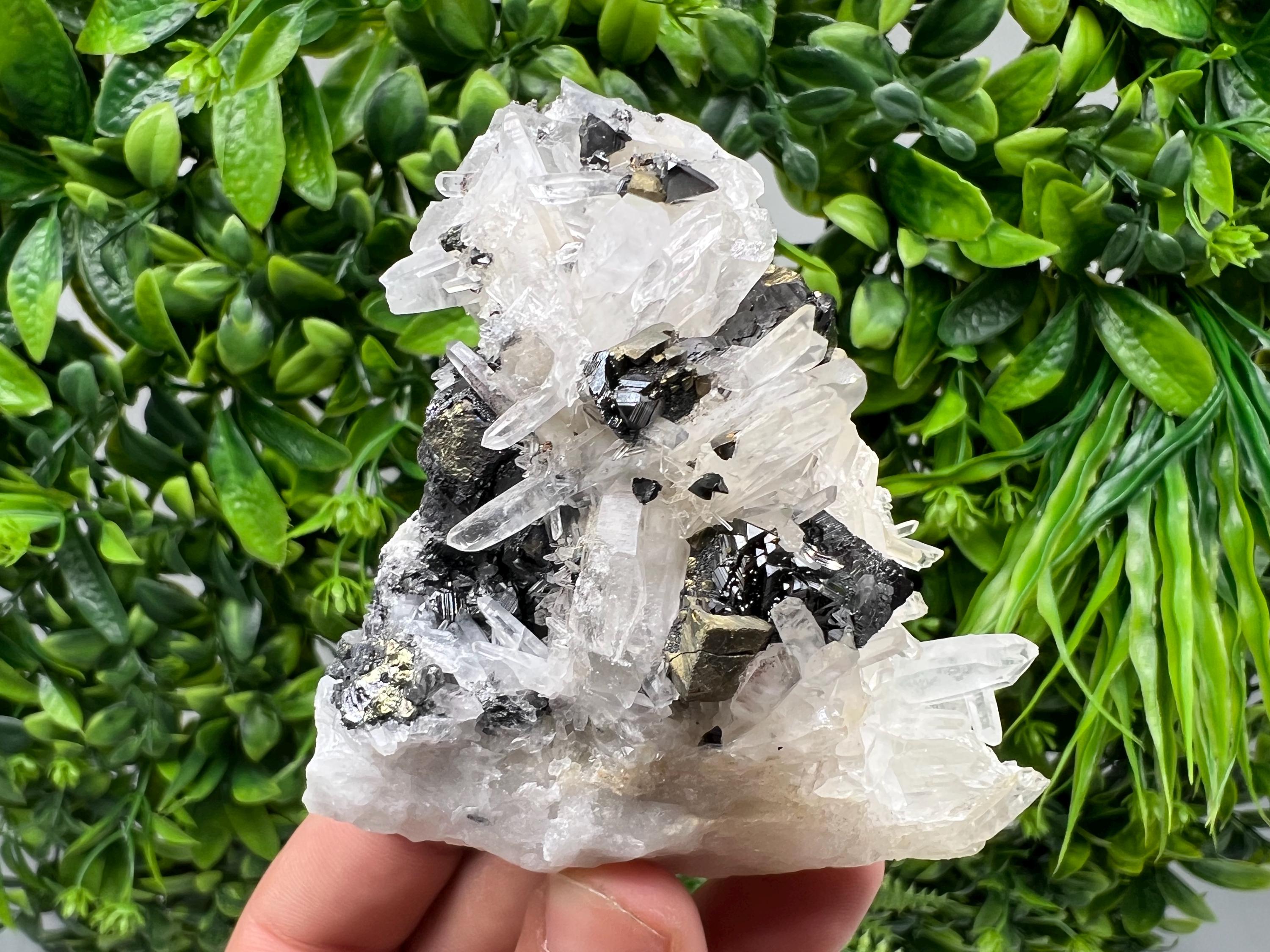Wonderful Sphalerite Chalcopyrite on Green Quartz whit Hematite feom 9 th September mine,Bulgaria,natural,collection mineral specimen,gift