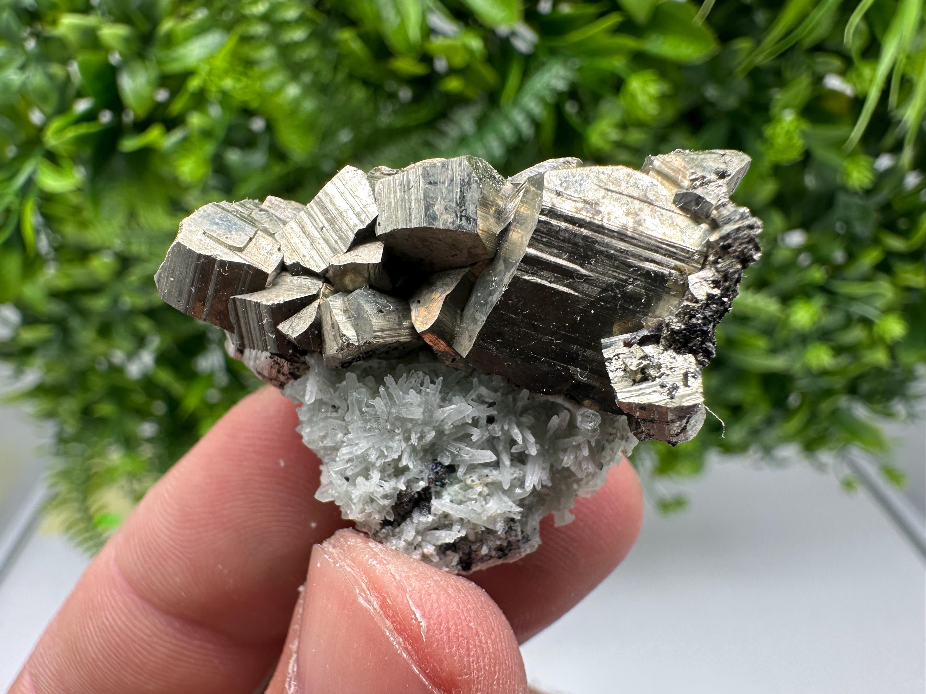 Aesthetic Sphalerite whit Calcite,Pyrite from 9th September mine,Madan,Bulgaria,natural,collection mineral specimen,Home decor stone,gift