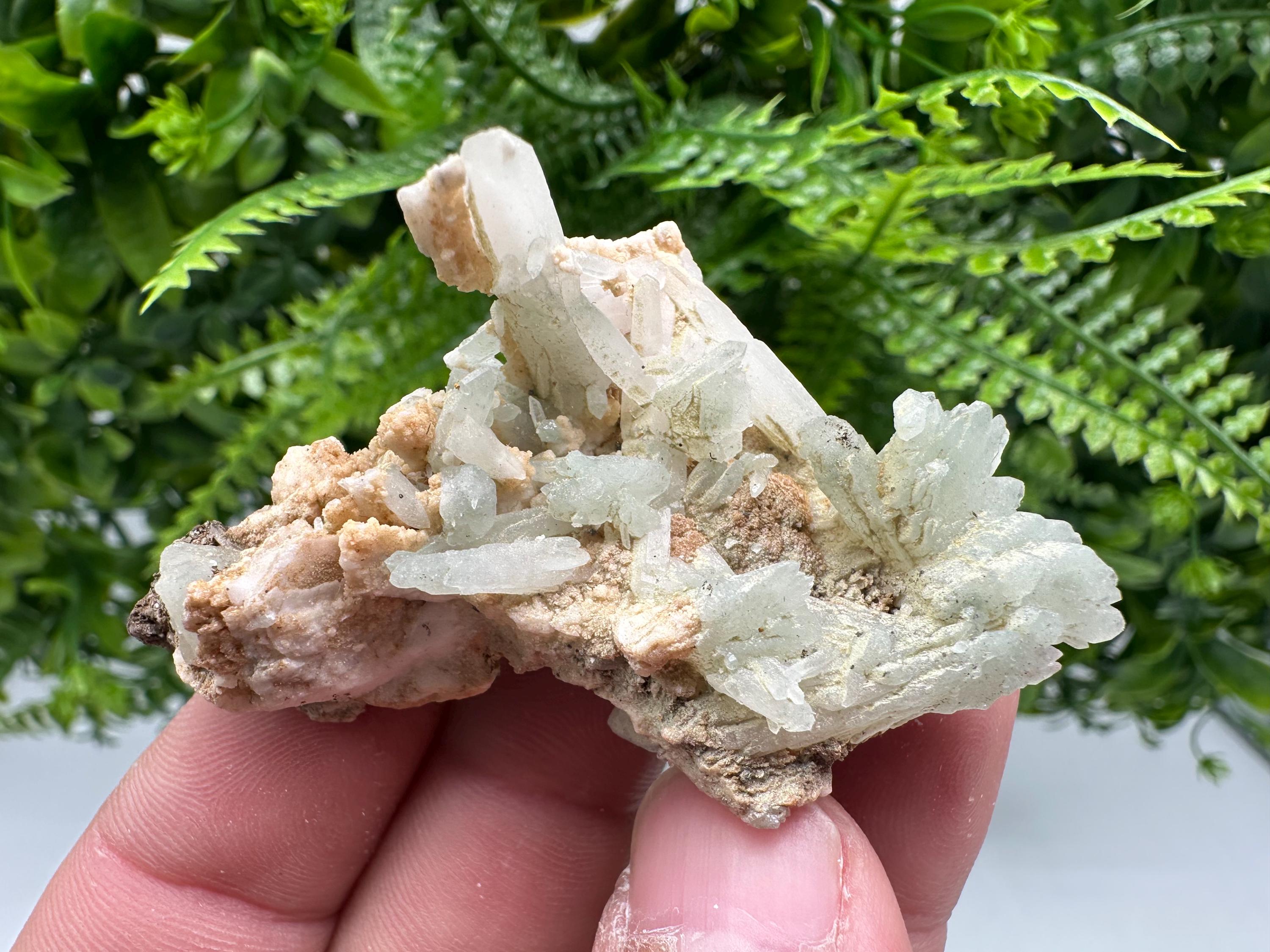 Stunning Quartz whit Chlorite on Rhodochrosite covered whit siderite natural minerals souvenir crystal home decor stone 9th September mine