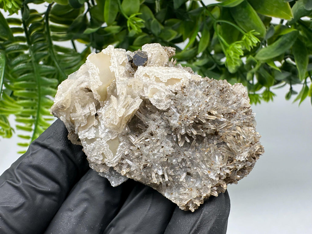 Calcite on Quartz,Chlorite from Borieva mine,Madan,Bulgaria,mineral specimen,collected crystal,geological minerals,collecting crystal