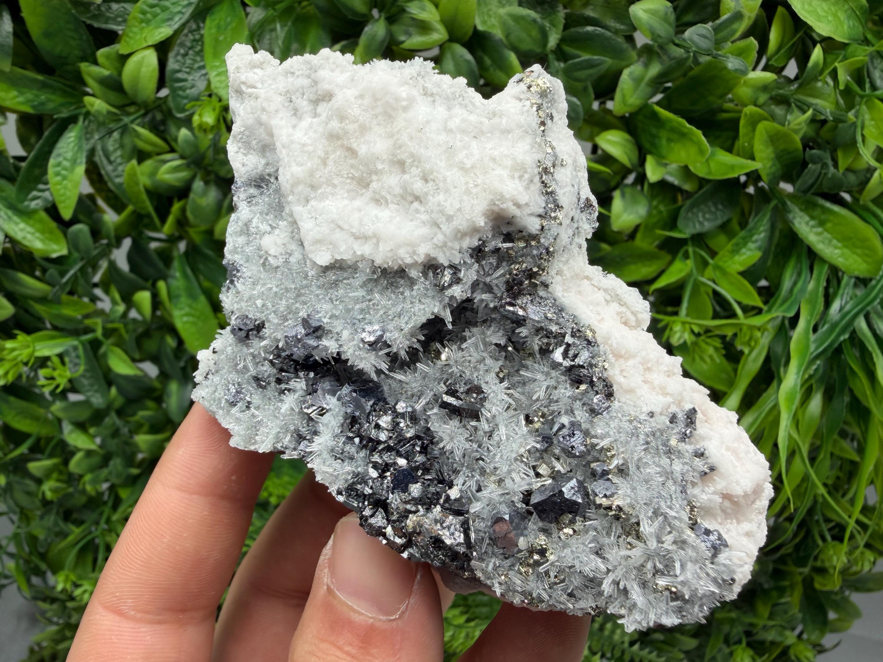 Wonderful Sphalerite Chalcopyrite on Green Quartz whit Hematite feom 9 th September mine,Bulgaria,natural,collection mineral specimen,gift