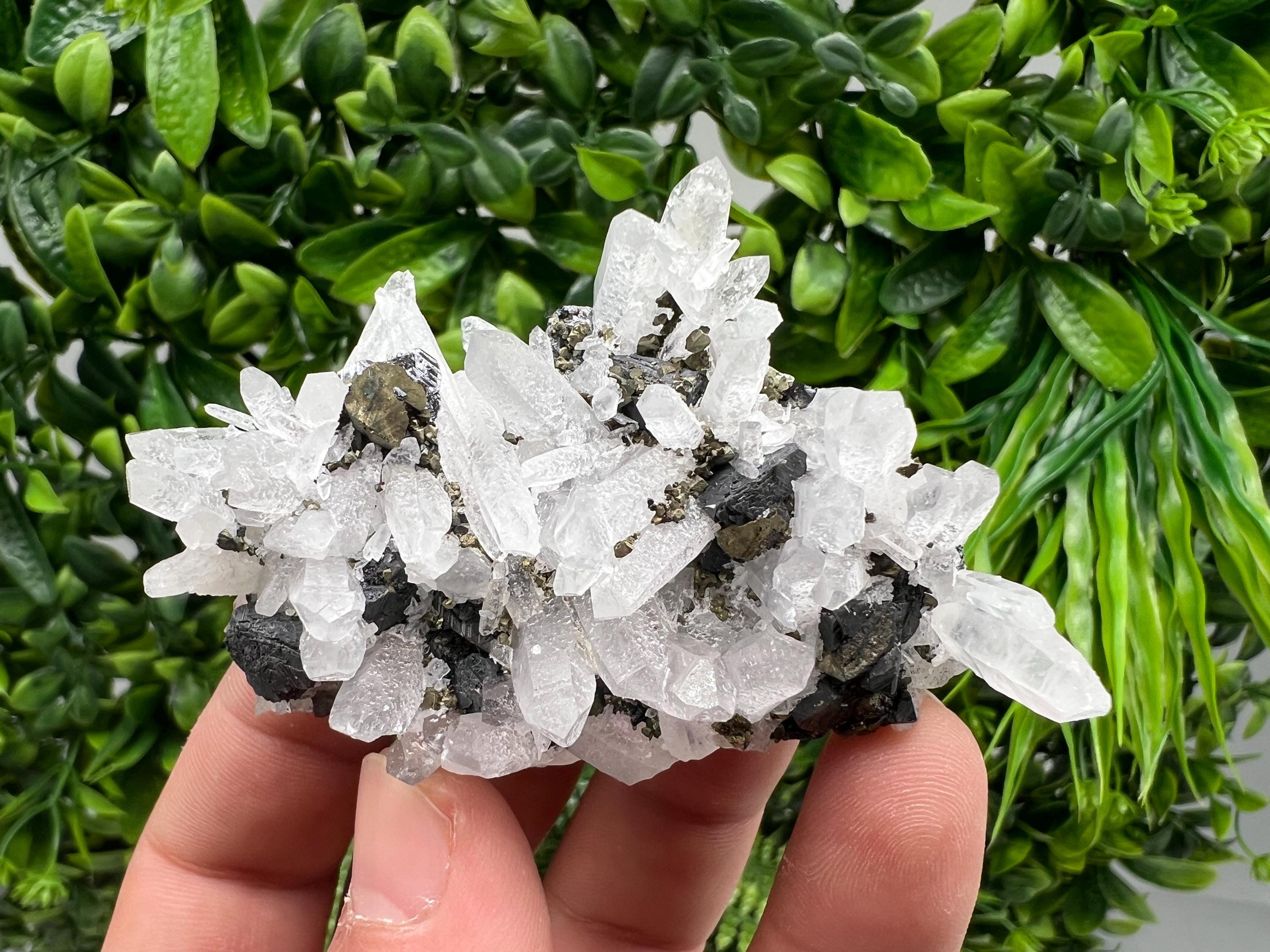 Wonderful Sphalerite Chalcopyrite on Green Quartz whit Hematite feom 9 th September mine,Bulgaria,natural,collection mineral specimen,gift