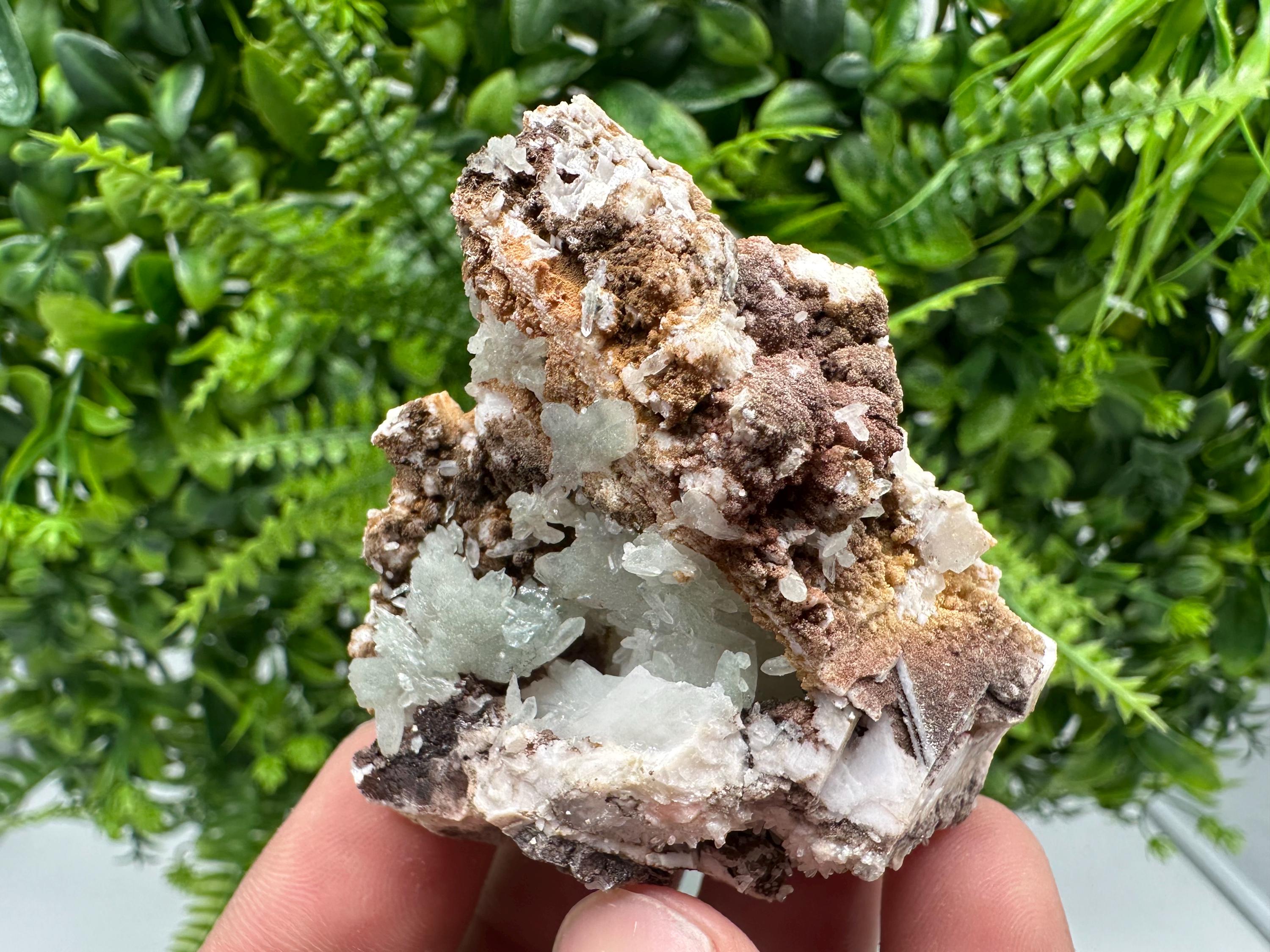 Stunning Quartz whit Chlorite on Rhodochrosite covered whit siderite natural minerals souvenir crystal home decor stone 9th September mine