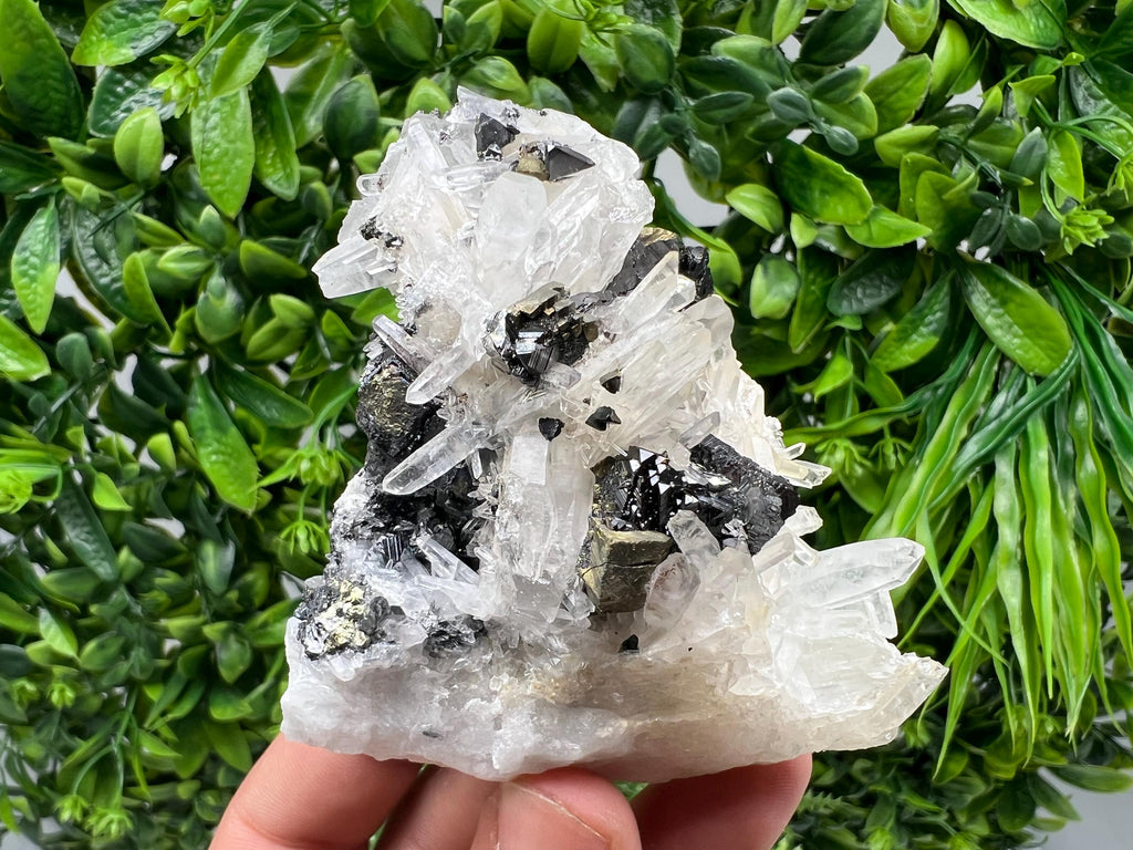 Wonderful Sphalerite Chalcopyrite on Green Quartz whit Hematite feom 9 th September mine,Bulgaria,natural,collection mineral specimen,gift