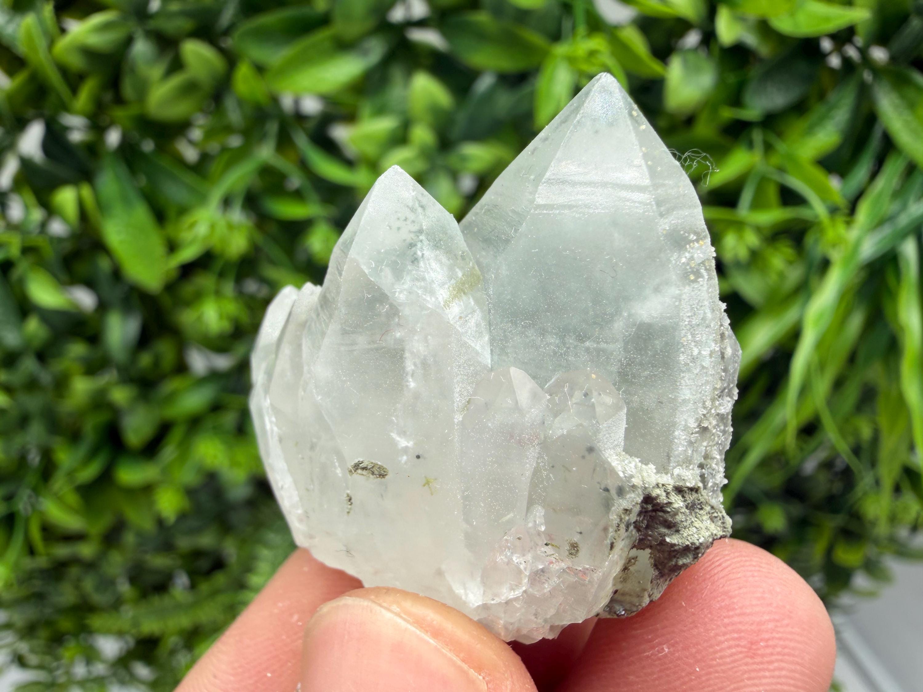 Wonderful Transparent Quartz whit Chlorite ,From 9th September mine,Madan,Bulgaria,Quartz,Quartz crystal,mineral specimen,collection quartz