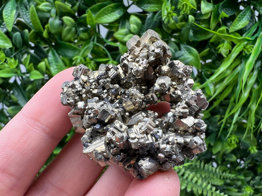 Rare crystallisation Pyrite,Borieva mine,Bulgaria,floating Pyrite,golden Pyrite,Pyrite cluster,mini Collection specimen,Rainbow Pyrite