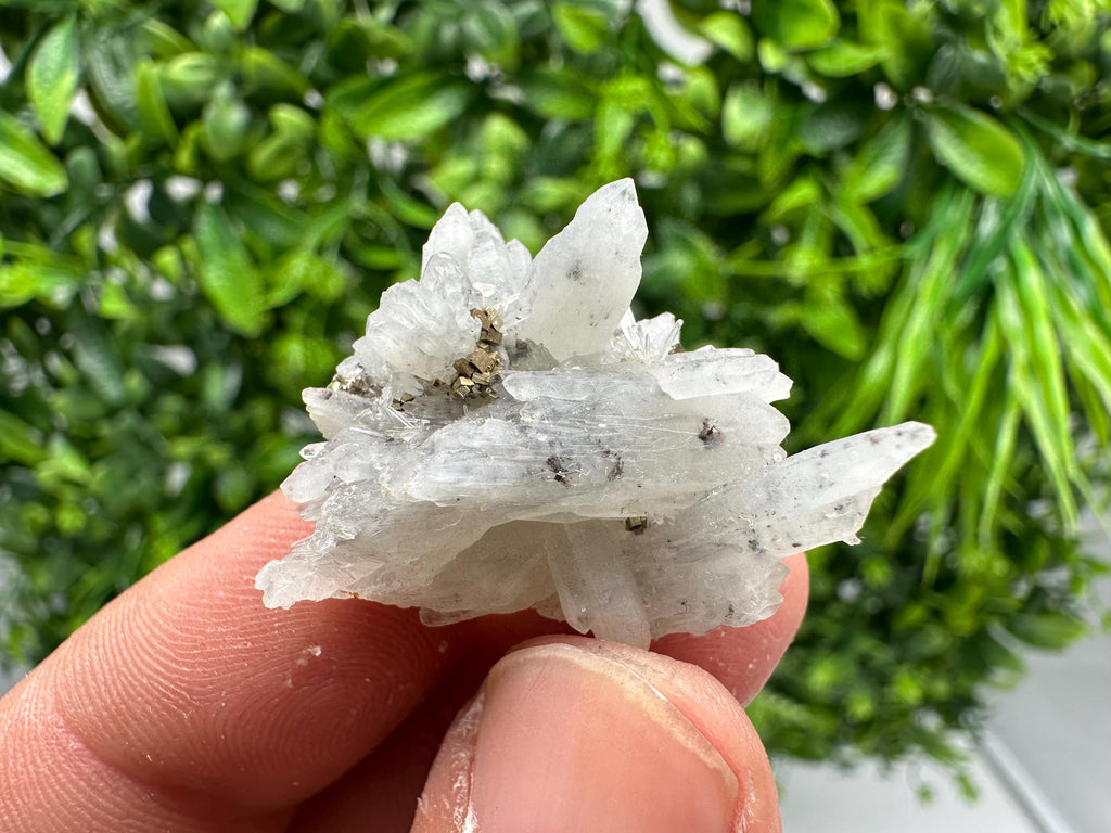 Lovely specimen Green Quartz inclusions Chlorite and Sphalerite/ Natural minerals/ Souvenir crystal gift minerals famous 9th September/Madan