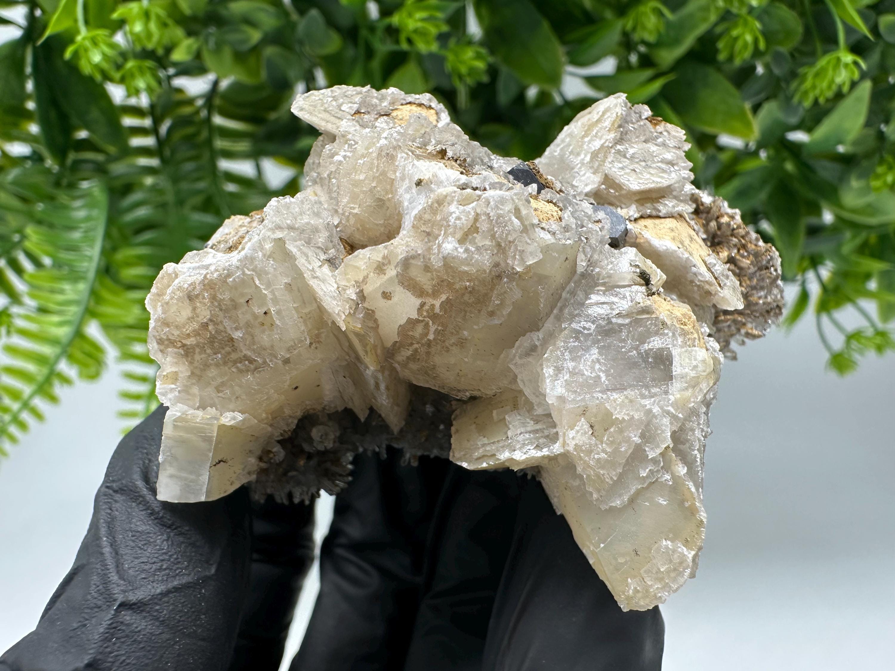 Calcite on Quartz,Chlorite from Borieva mine,Madan,Bulgaria,mineral specimen,collected crystal,geological minerals,collecting crystal