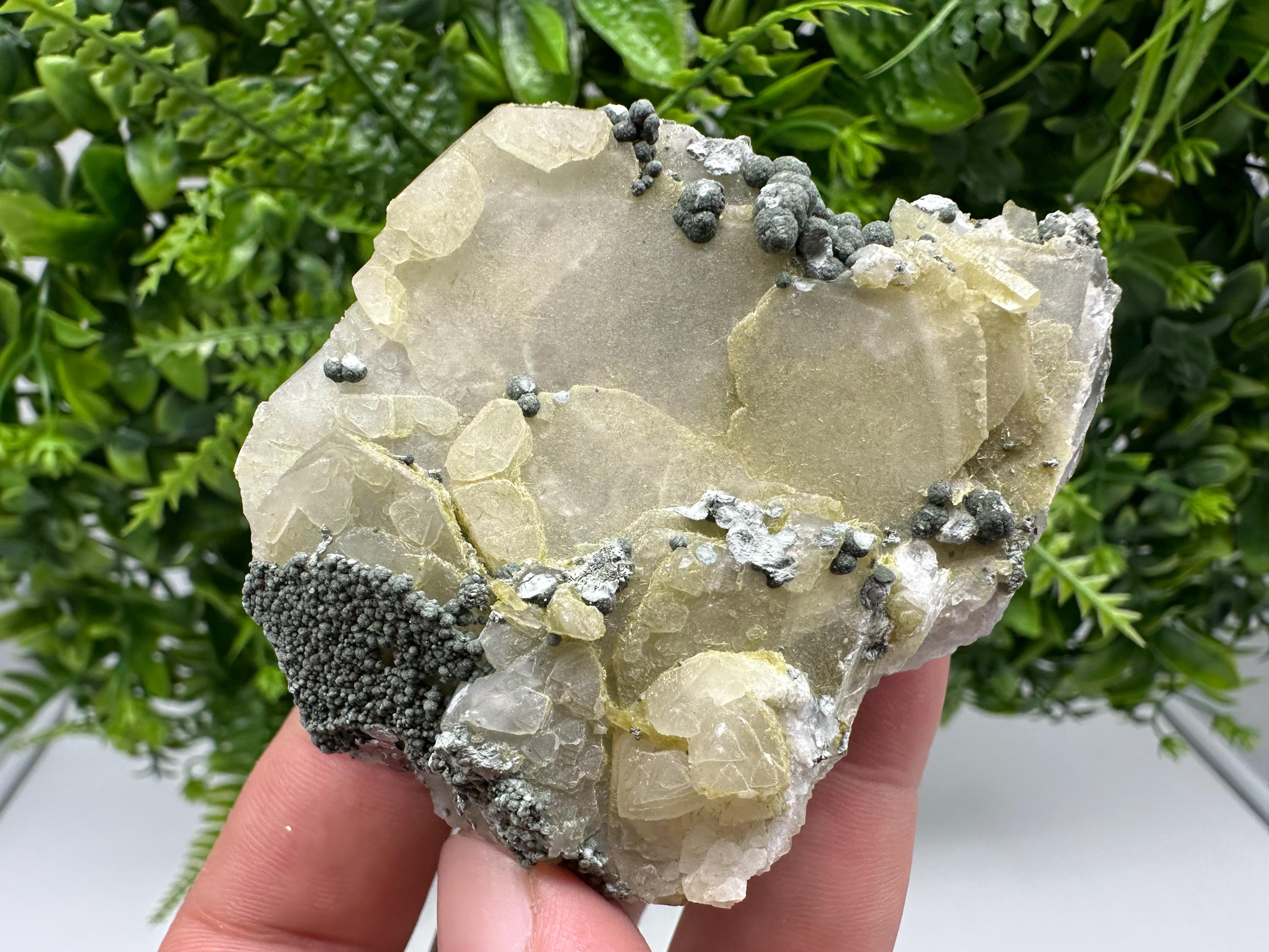 UV Mangano Calcite Cluster: Borieva Mine, Bulgaria