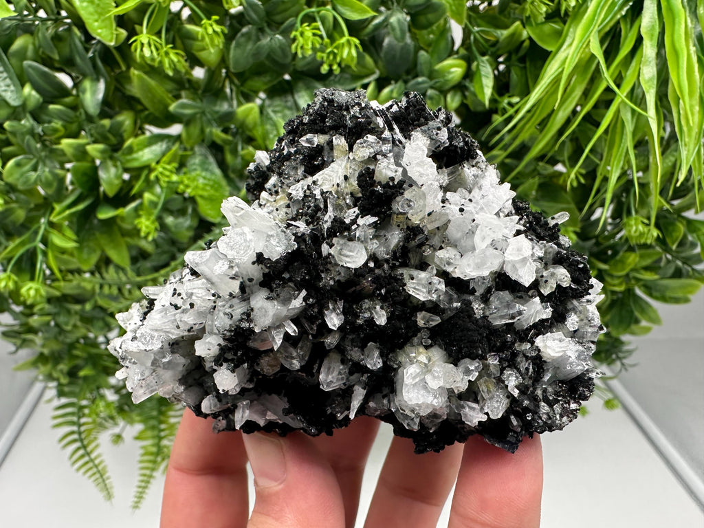 Chlorite Quartz with Hematite: Borieva Mine Crystal Decor (18/9/7 cm)