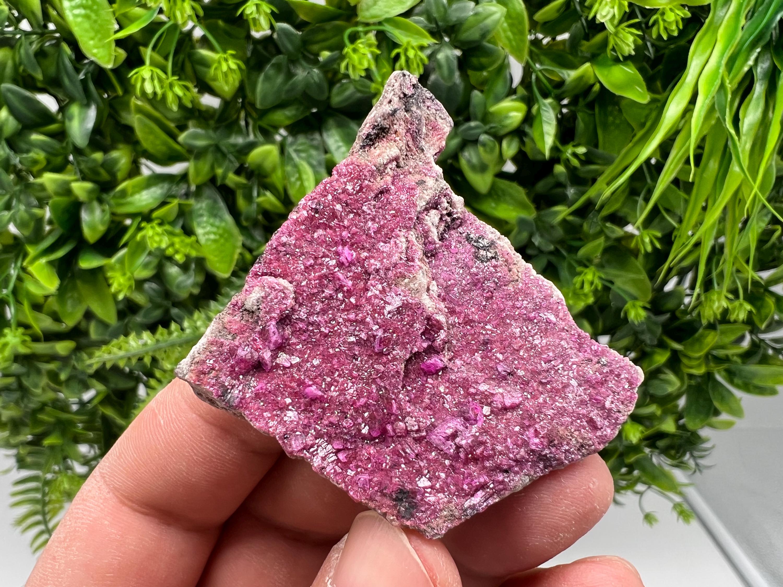 Cobalto Calcite Crystal: Congo Mineral Specimen, Pink Stone (4.6/5/1.5 cm, 29 grams)