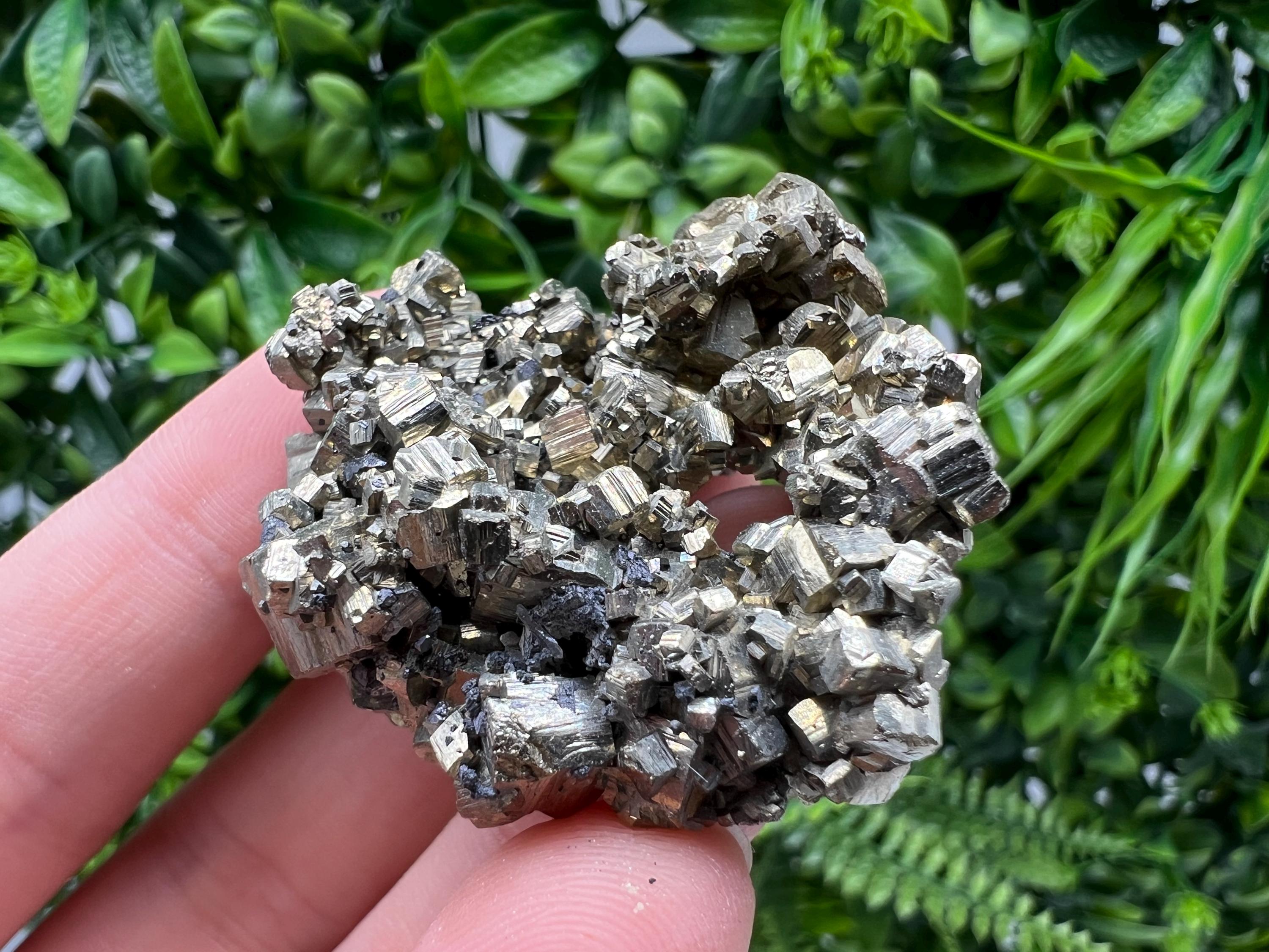 Rare crystallisation Pyrite,Borieva mine,Bulgaria,floating Pyrite,golden Pyrite,Pyrite cluster,mini Collection specimen,Rainbow Pyrite