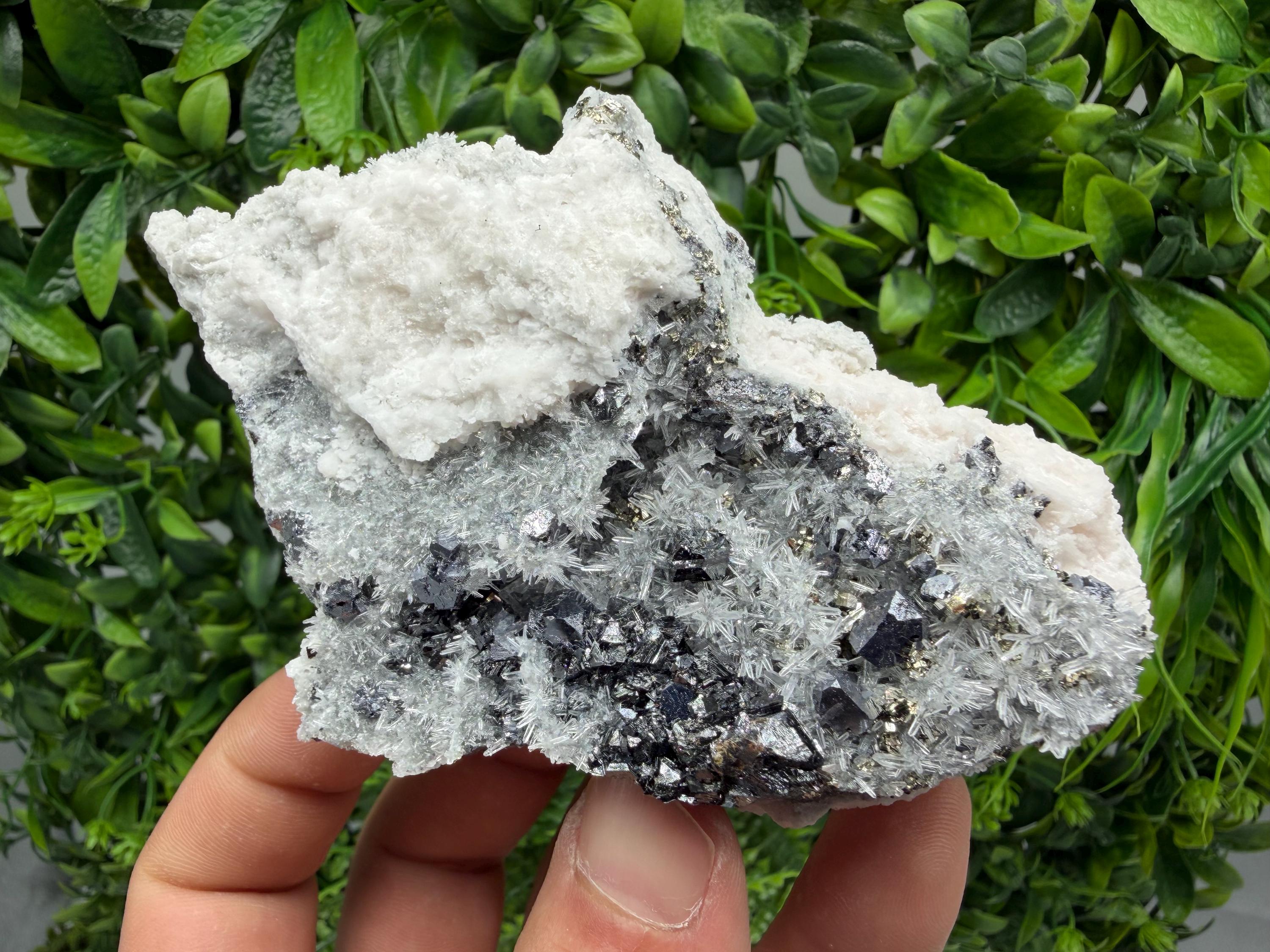 Wonderful Sphalerite Chalcopyrite on Green Quartz whit Hematite feom 9 th September mine,Bulgaria,natural,collection mineral specimen,gift