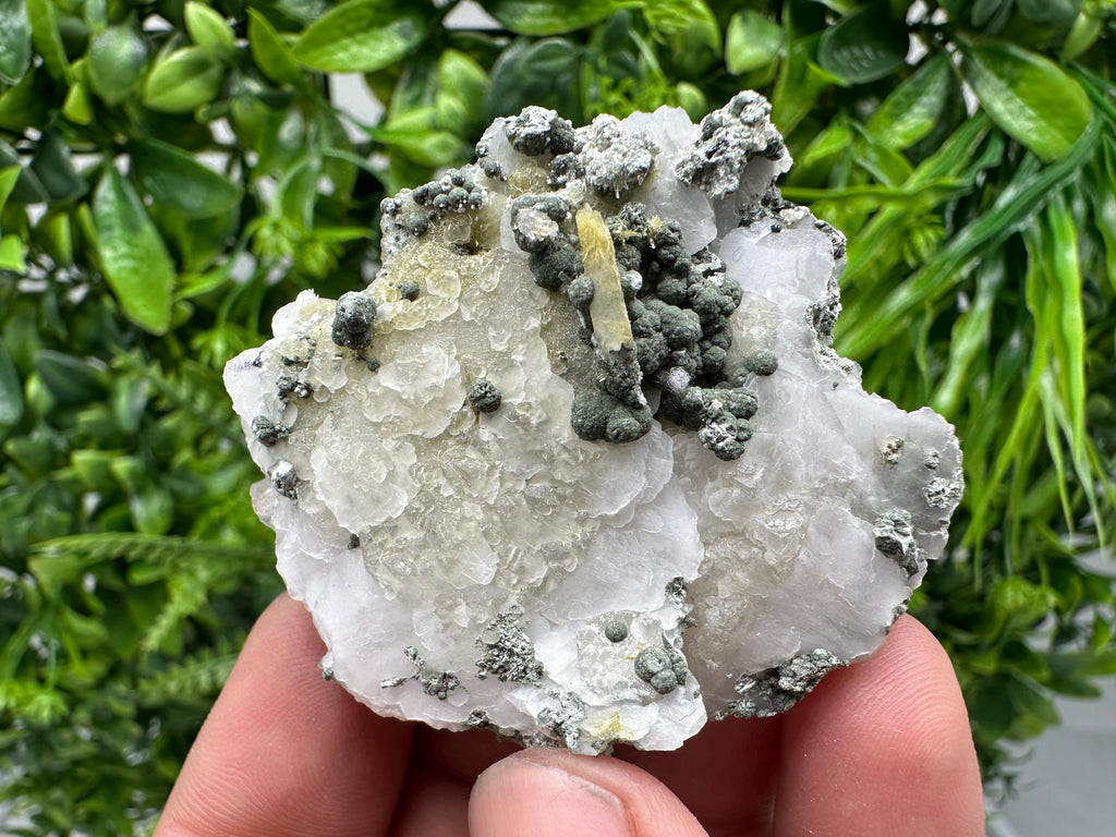 Wonderful,UV Mangano Calcite from Borieva mine Madan Bulgaria natural minerals souvenir crystal collection home decor souvenir gift stone