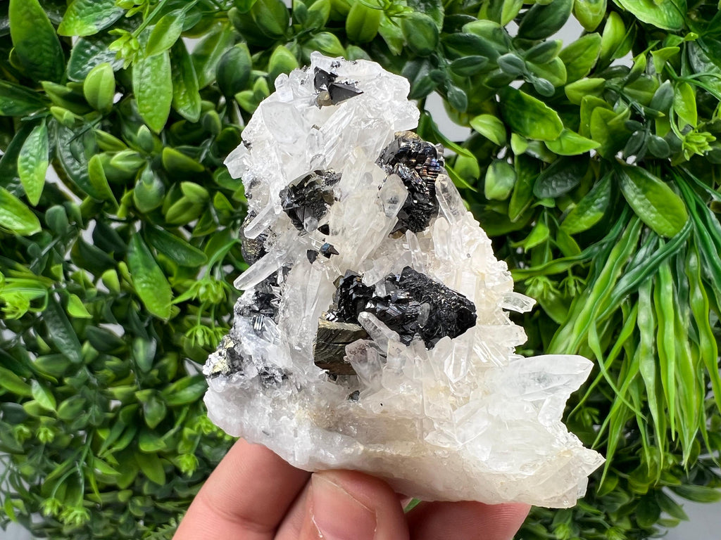 Wonderful Sphalerite Chalcopyrite on Green Quartz whit Hematite feom 9 th September mine,Bulgaria,natural,collection mineral specimen,gift