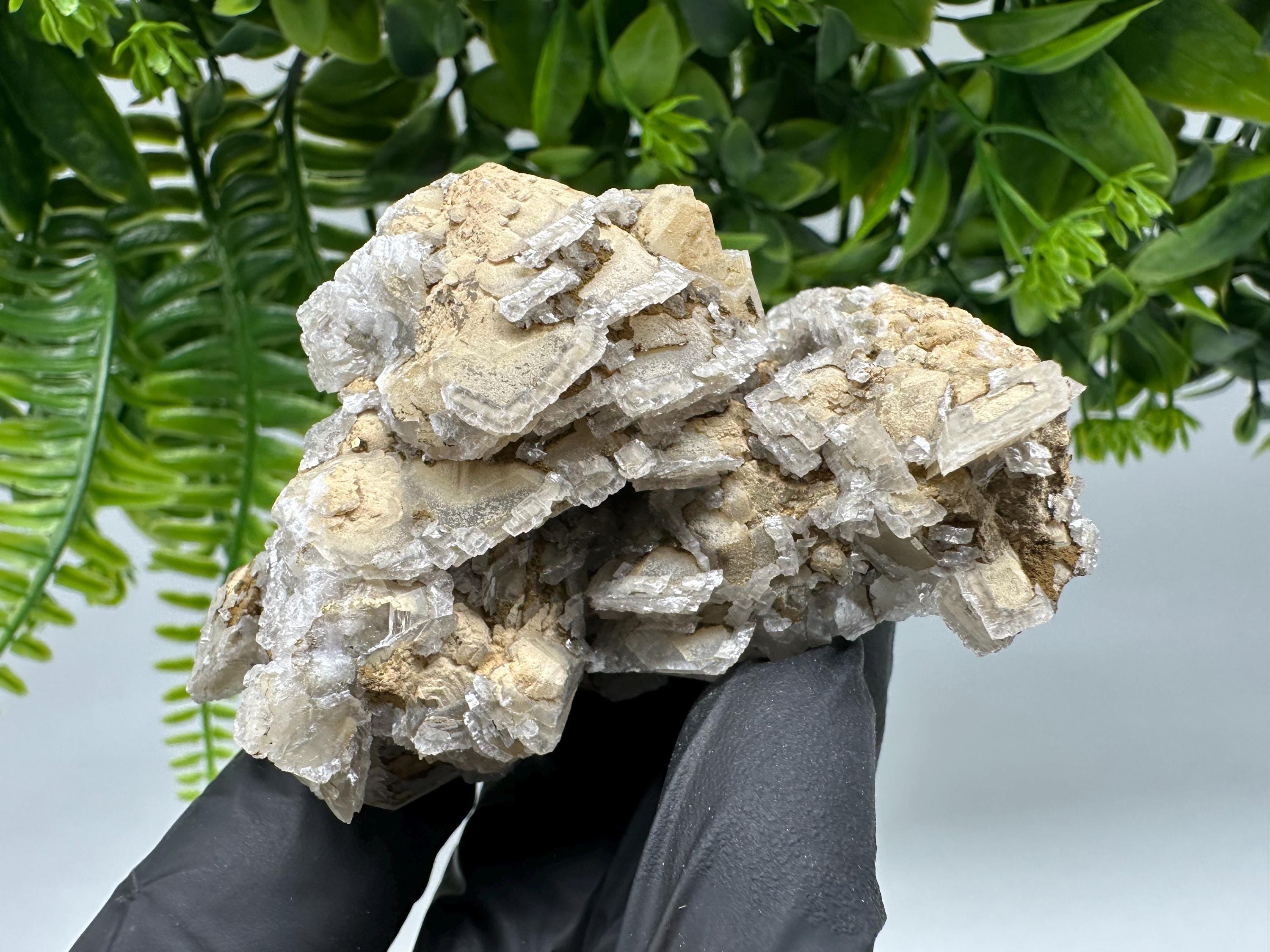 Calcite on Quartz,Chlorite from Borieva mine,Madan,Bulgaria,mineral specimen,collected crystal,geological minerals,collecting crystal