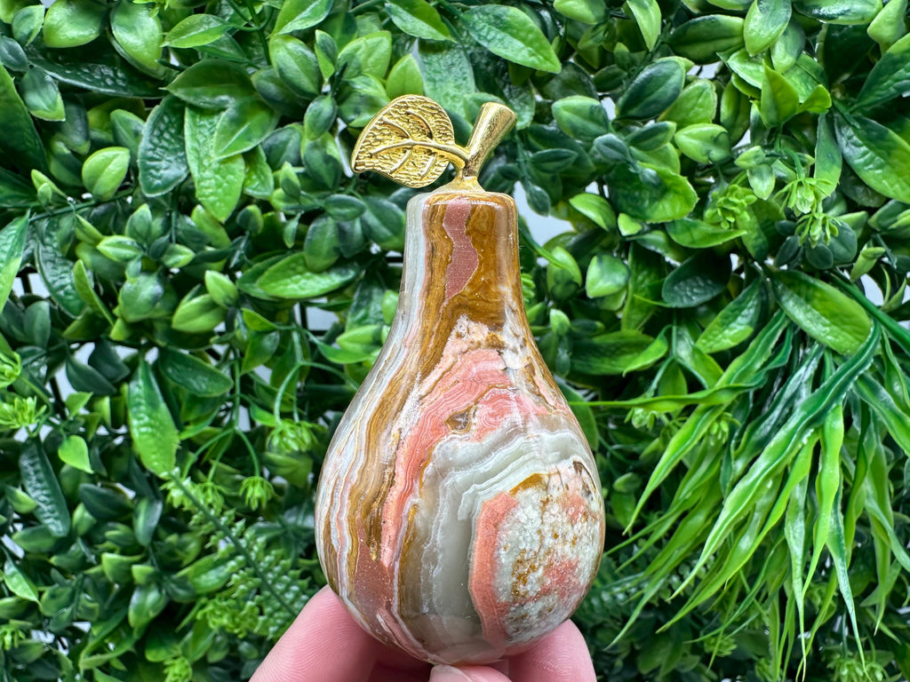 Handcrafted Marbled Onyx Pear Sculpture: Natural Stone Decor