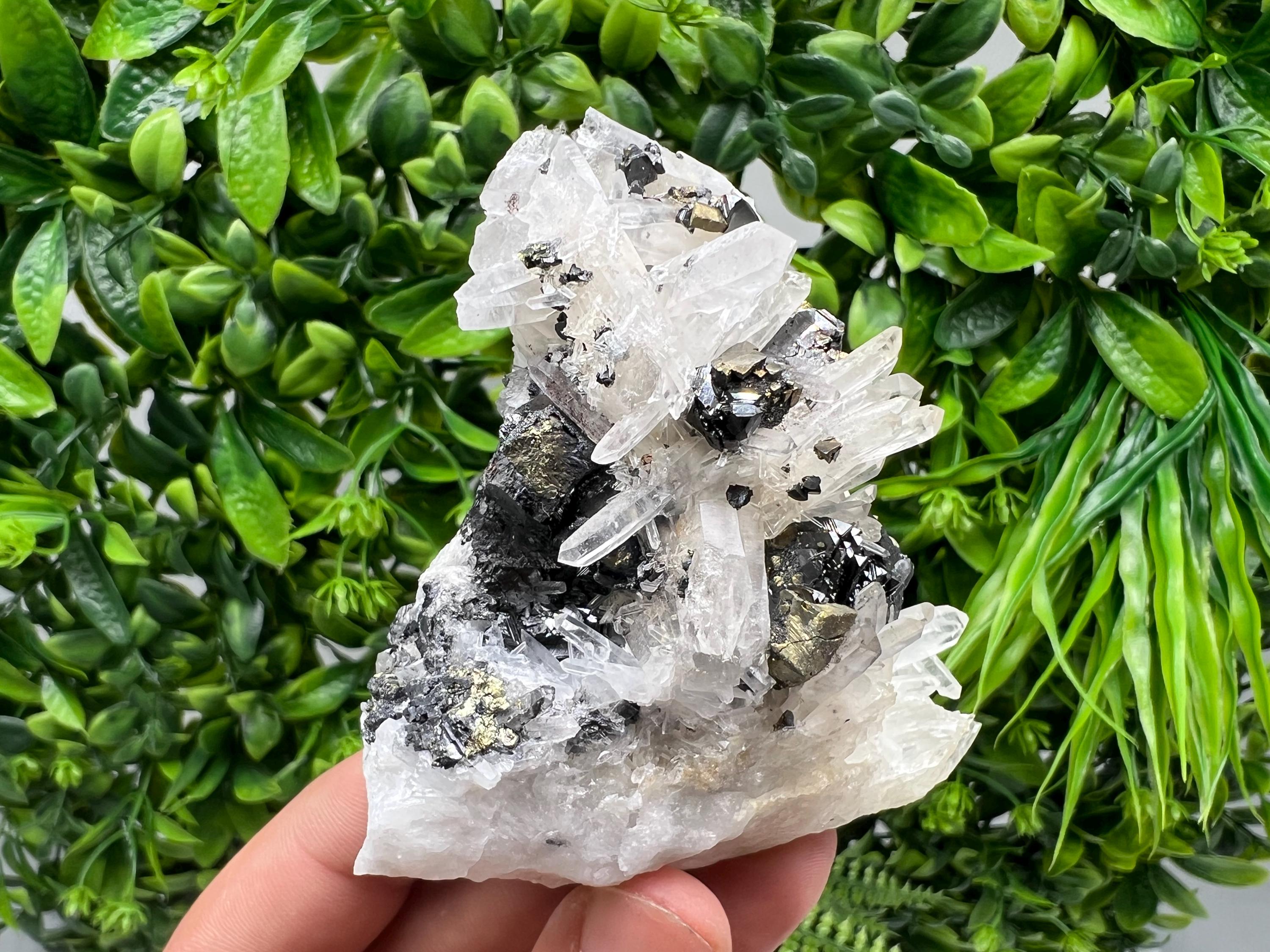 Wonderful Sphalerite Chalcopyrite on Green Quartz whit Hematite feom 9 th September mine,Bulgaria,natural,collection mineral specimen,gift