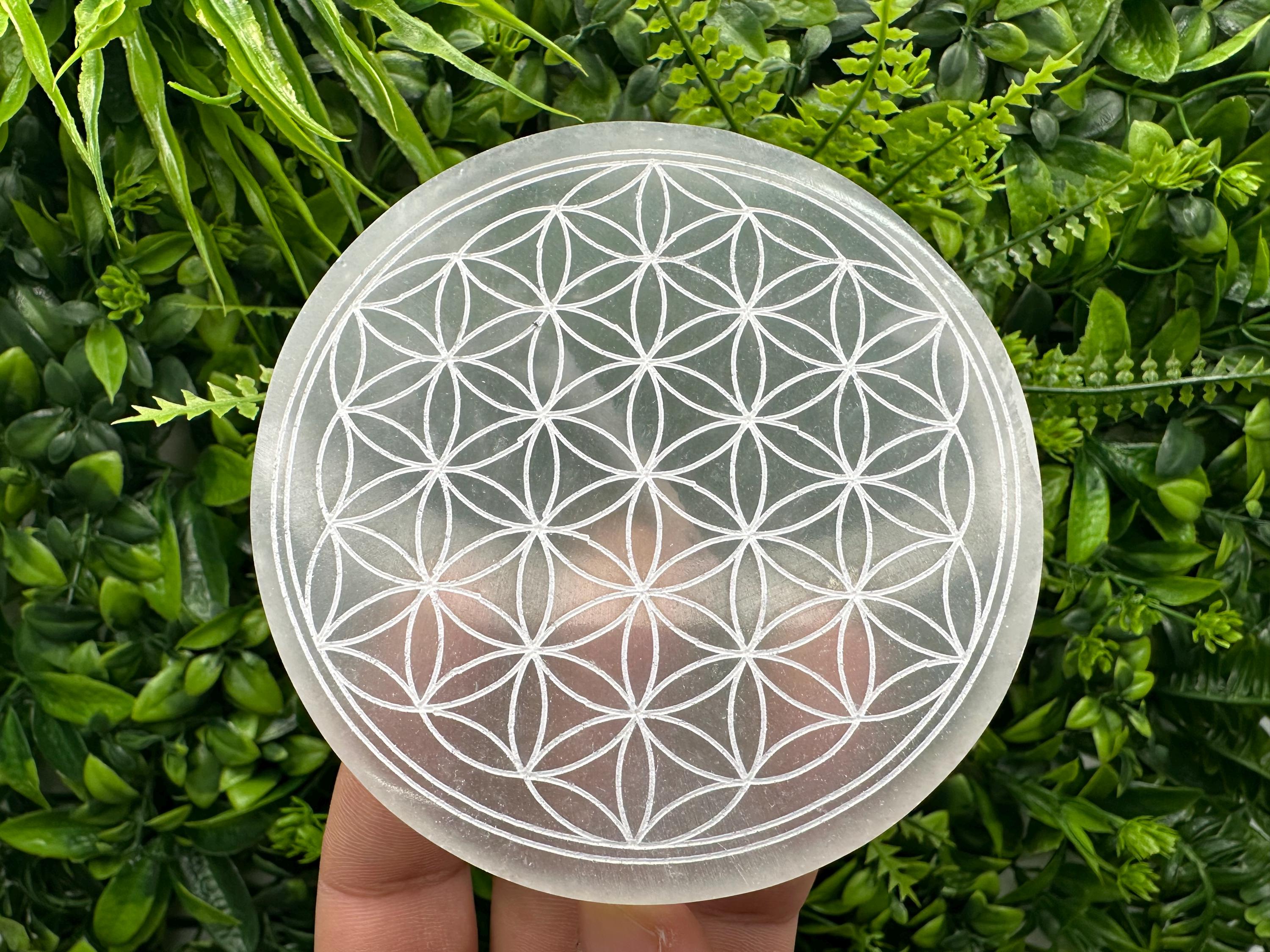 Flower of Life Selenite Plate: Crystal Recharging & Purification (10/10cm)