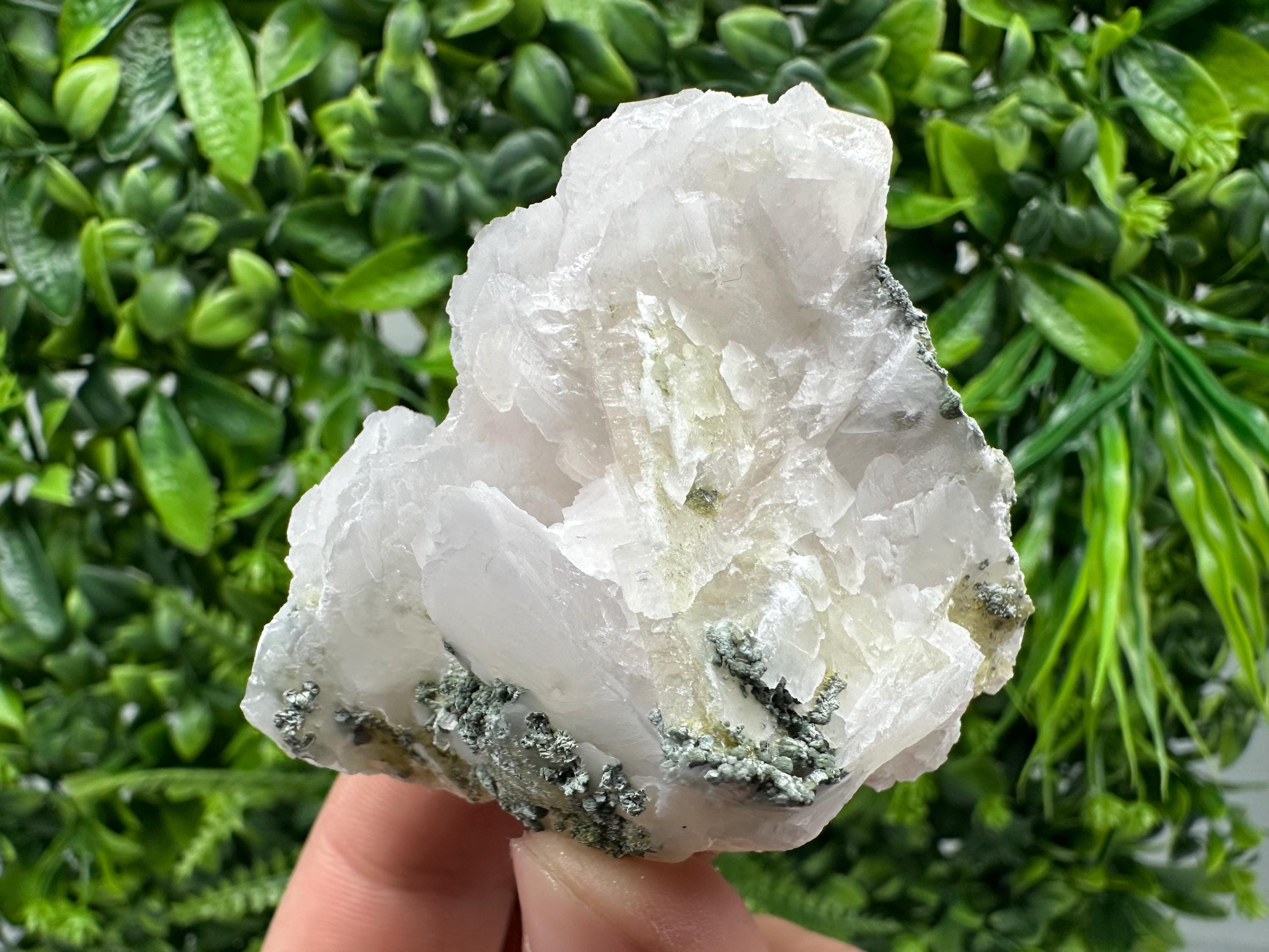 UV Mangano Calcite Crystal: Borieva Mine, Bulgaria