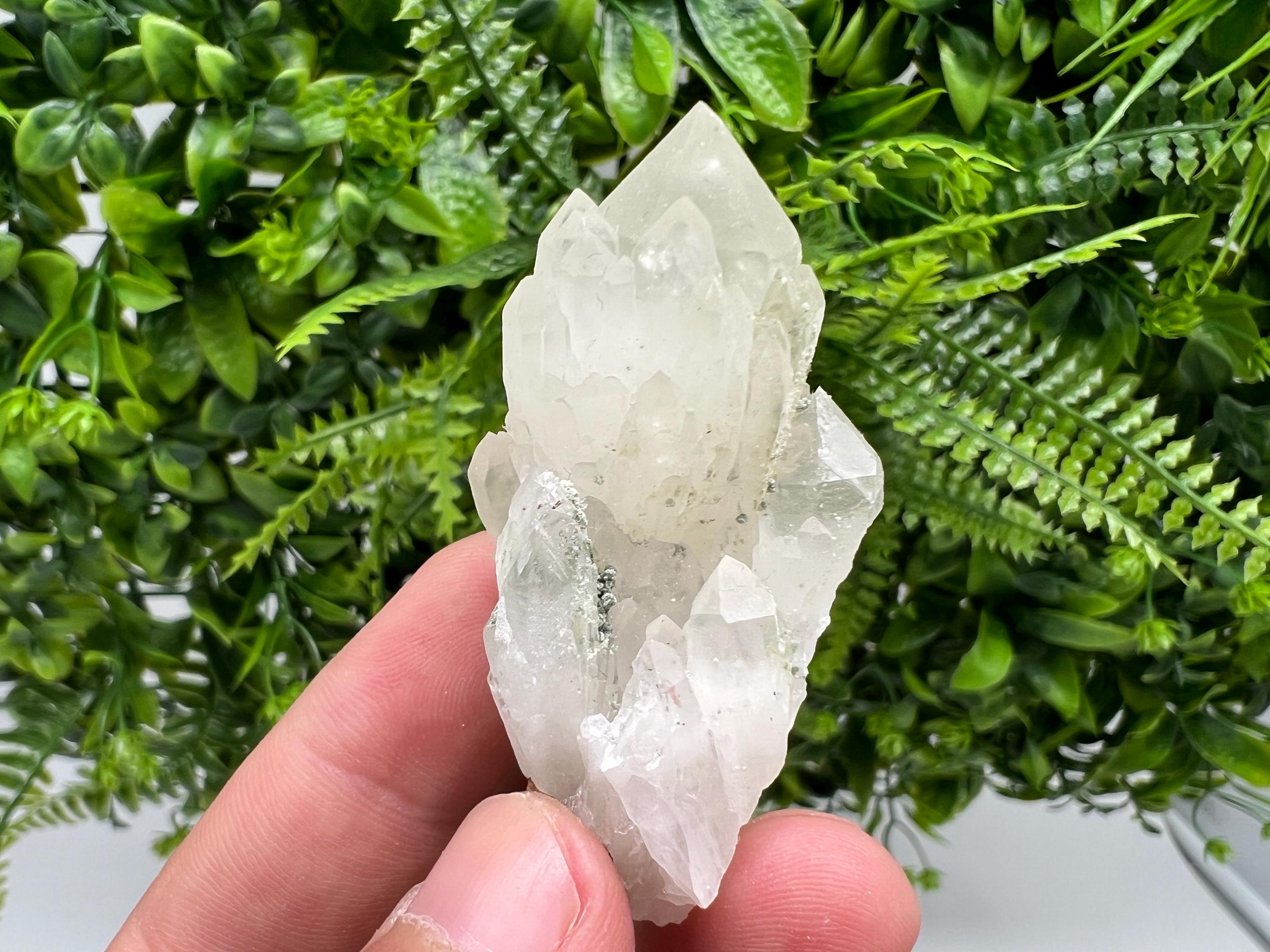 Wonderful Transparent Quartz whit Chlorite ,From 9th September mine,Madan,Bulgaria,Quartz,Quartz crystal,mineral specimen,collection quartz