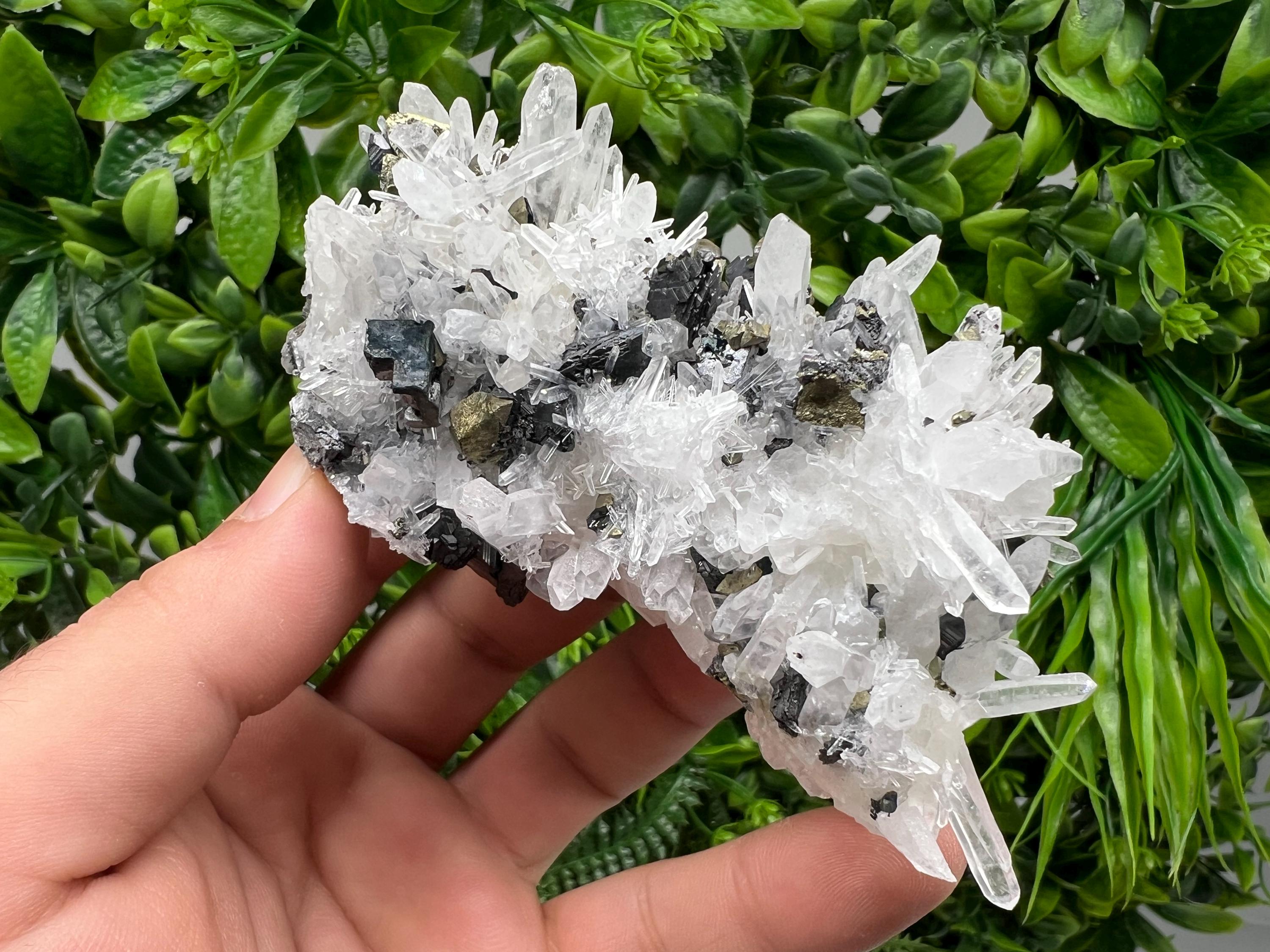 Wonderful Sphalerite Chalcopyrite on Green Quartz whit Hematite feom 9 th September mine,Bulgaria,natural,collection mineral specimen,gift