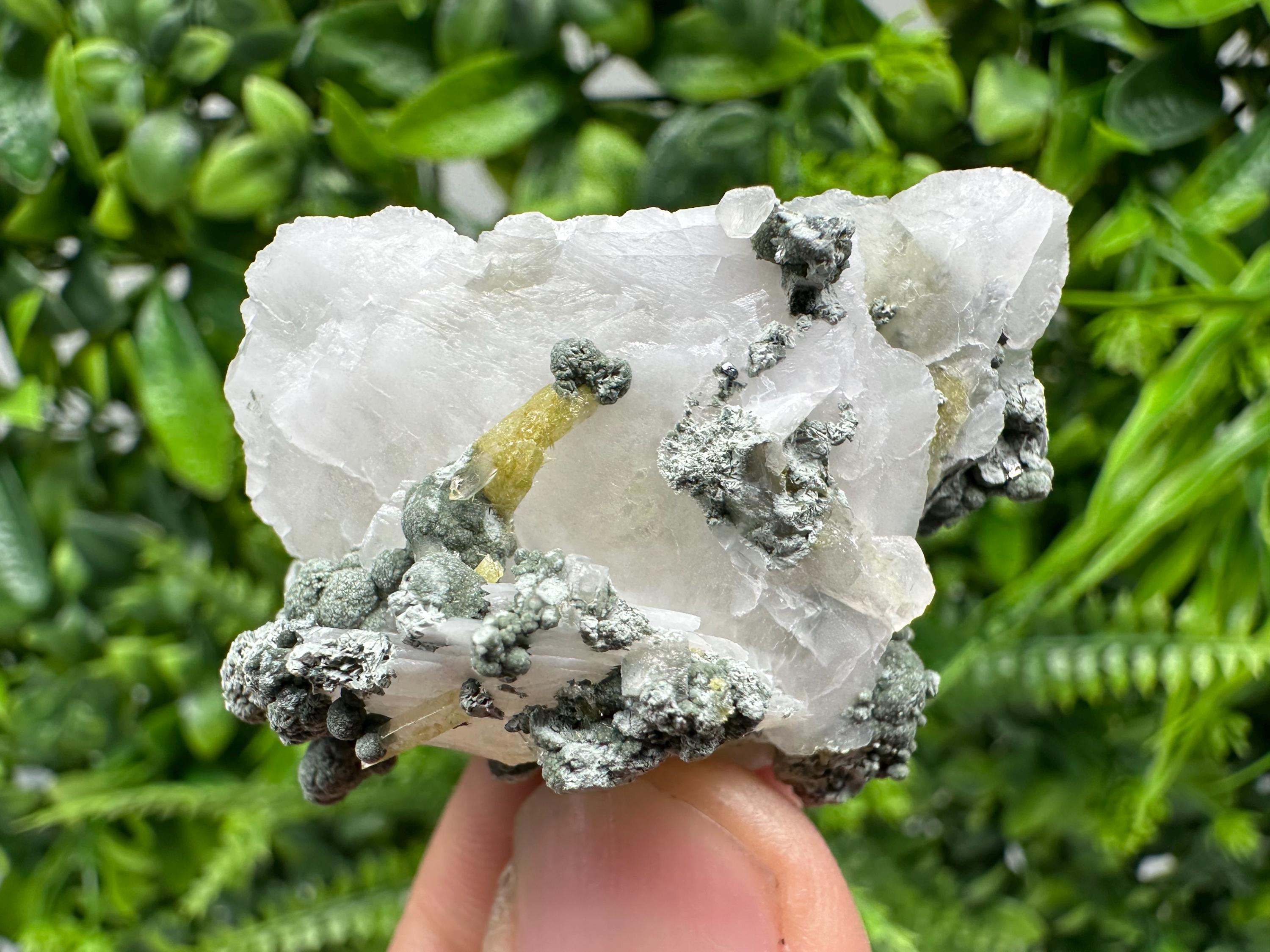 Wonderful,UV Mangano Calcite from Borieva mine Madan Bulgaria natural minerals souvenir crystal collection home decor souvenir gift stone