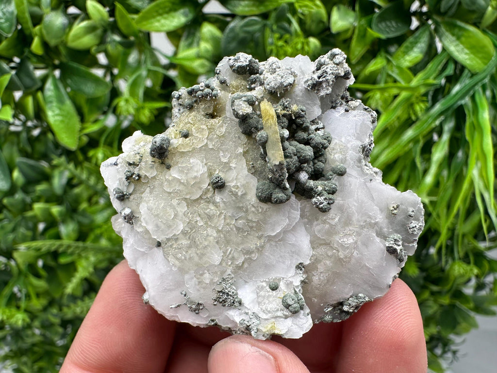 Wonderful,UV Mangano Calcite from Borieva mine Madan Bulgaria natural minerals souvenir crystal collection home decor souvenir gift stone