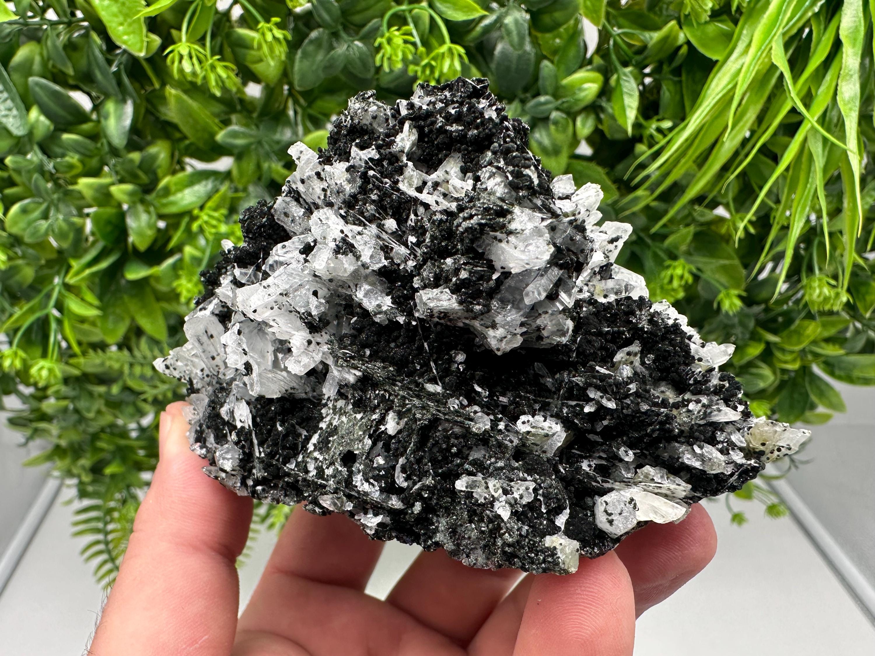 Chlorite Quartz with Hematite: Borieva Mine Crystal Decor (18/9/7 cm)