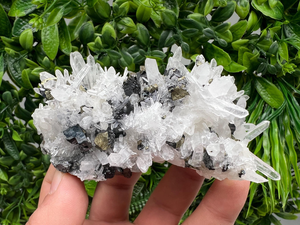 Wonderful Sphalerite Chalcopyrite on Green Quartz whit Hematite feom 9 th September mine,Bulgaria,natural,collection mineral specimen,gift
