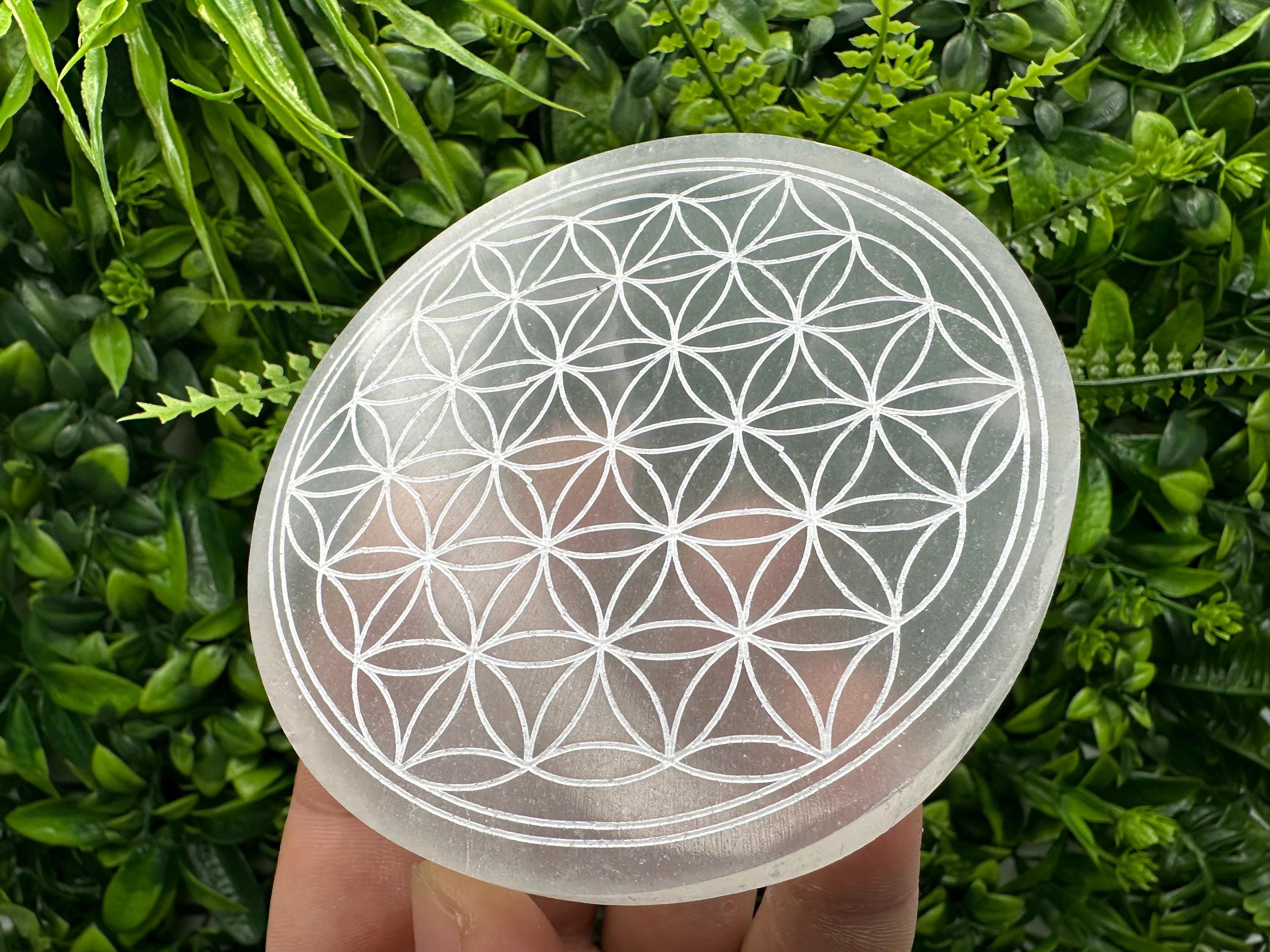 Flower of Life Selenite Plate: Crystal Recharging & Purification (10/10cm)