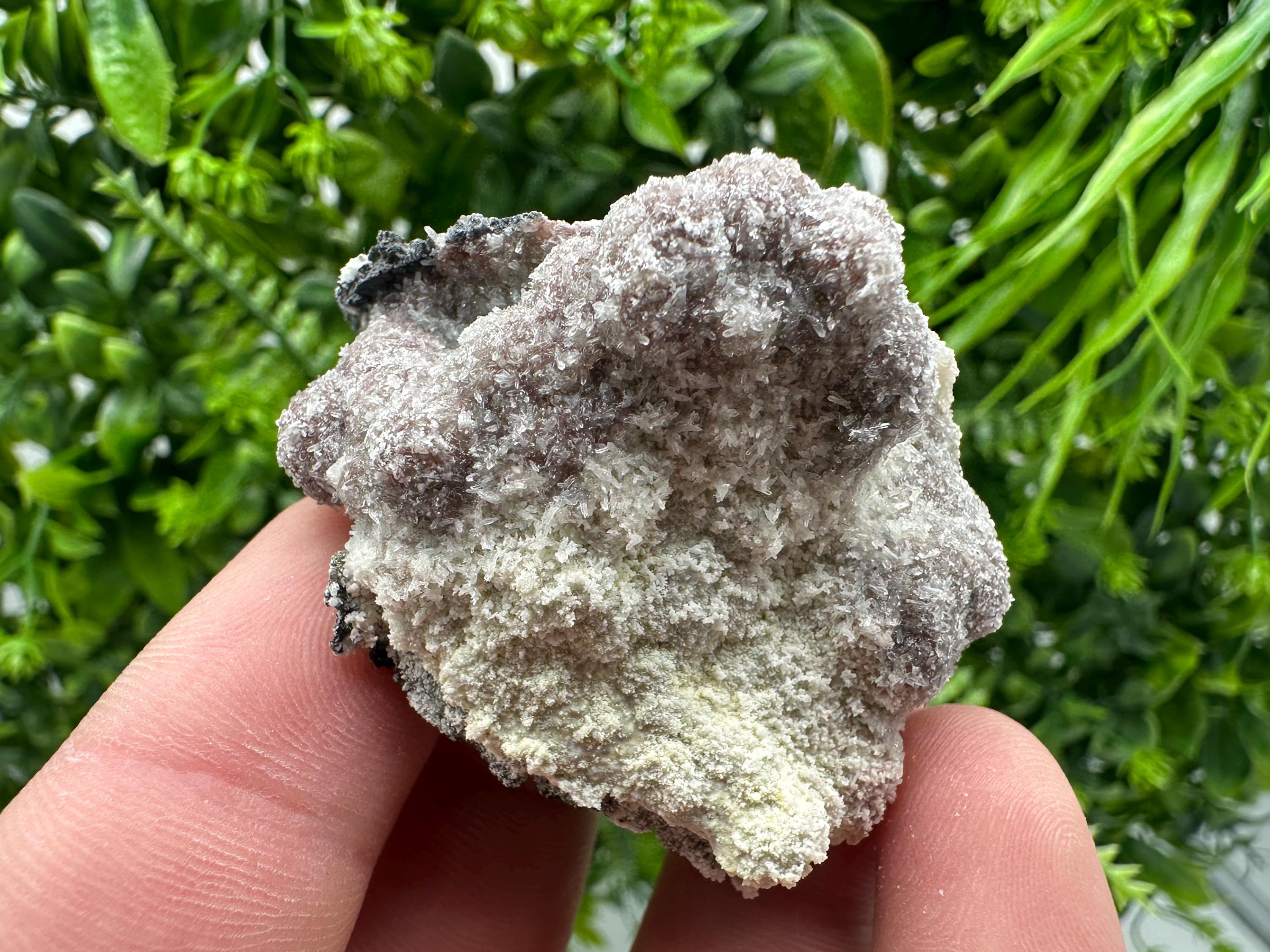 Wonderful Red Chalcedony,chlorite inclusion from 9th September mine,Bulgaria,natural,collection mineral specimen,home decor stone,gift cryst