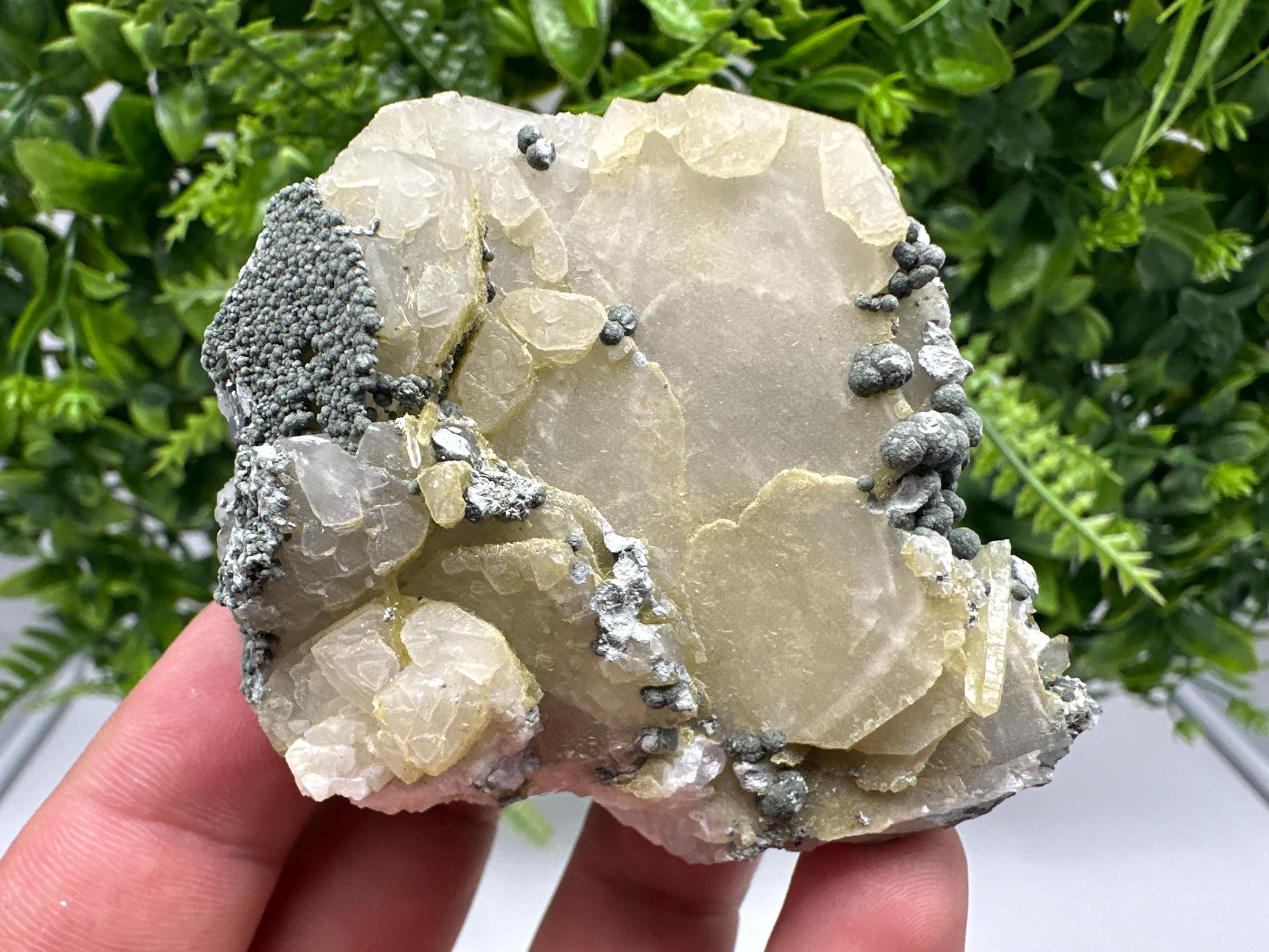 UV Mangano Calcite Cluster: Borieva Mine, Bulgaria