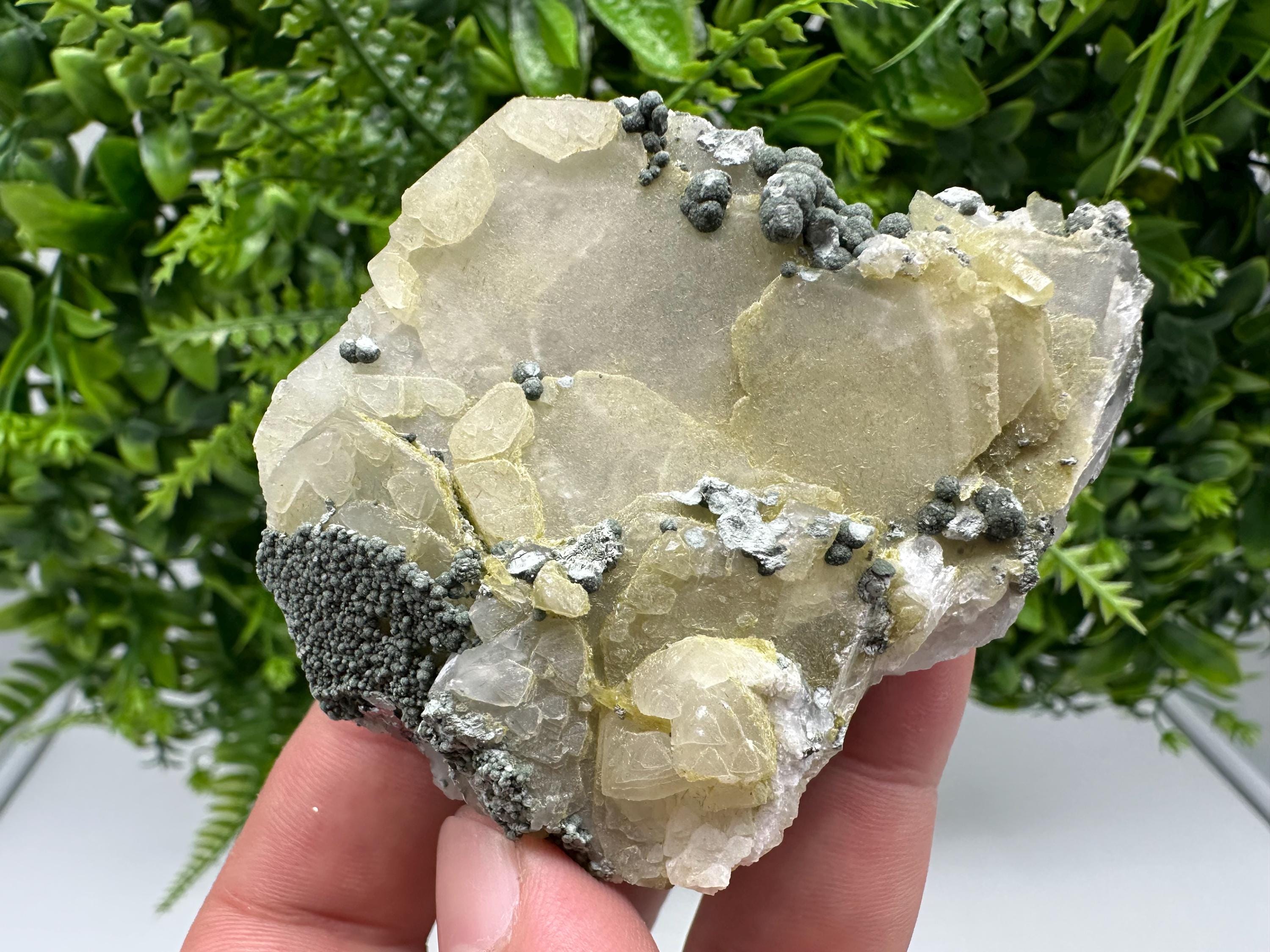 UV Mangano Calcite Cluster: Borieva Mine, Bulgaria