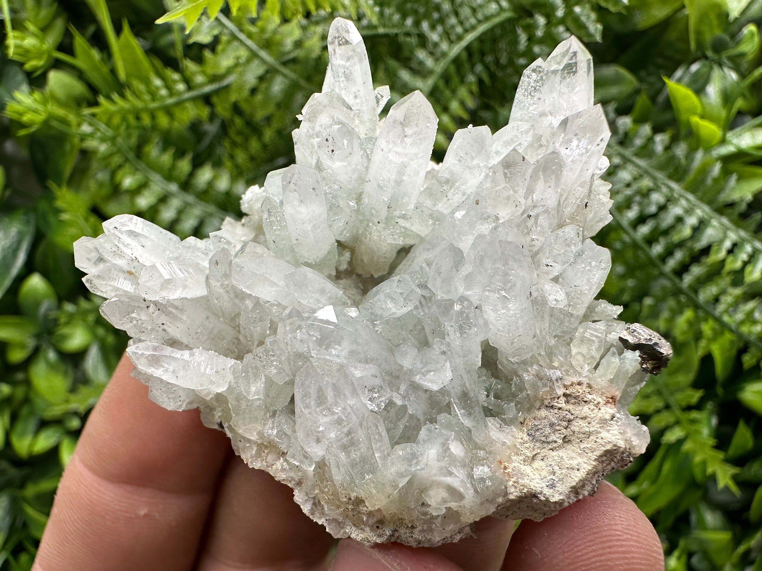 Chlorite Quartz Crystal: Transparent Mineral Specimen, Home Decor Stone