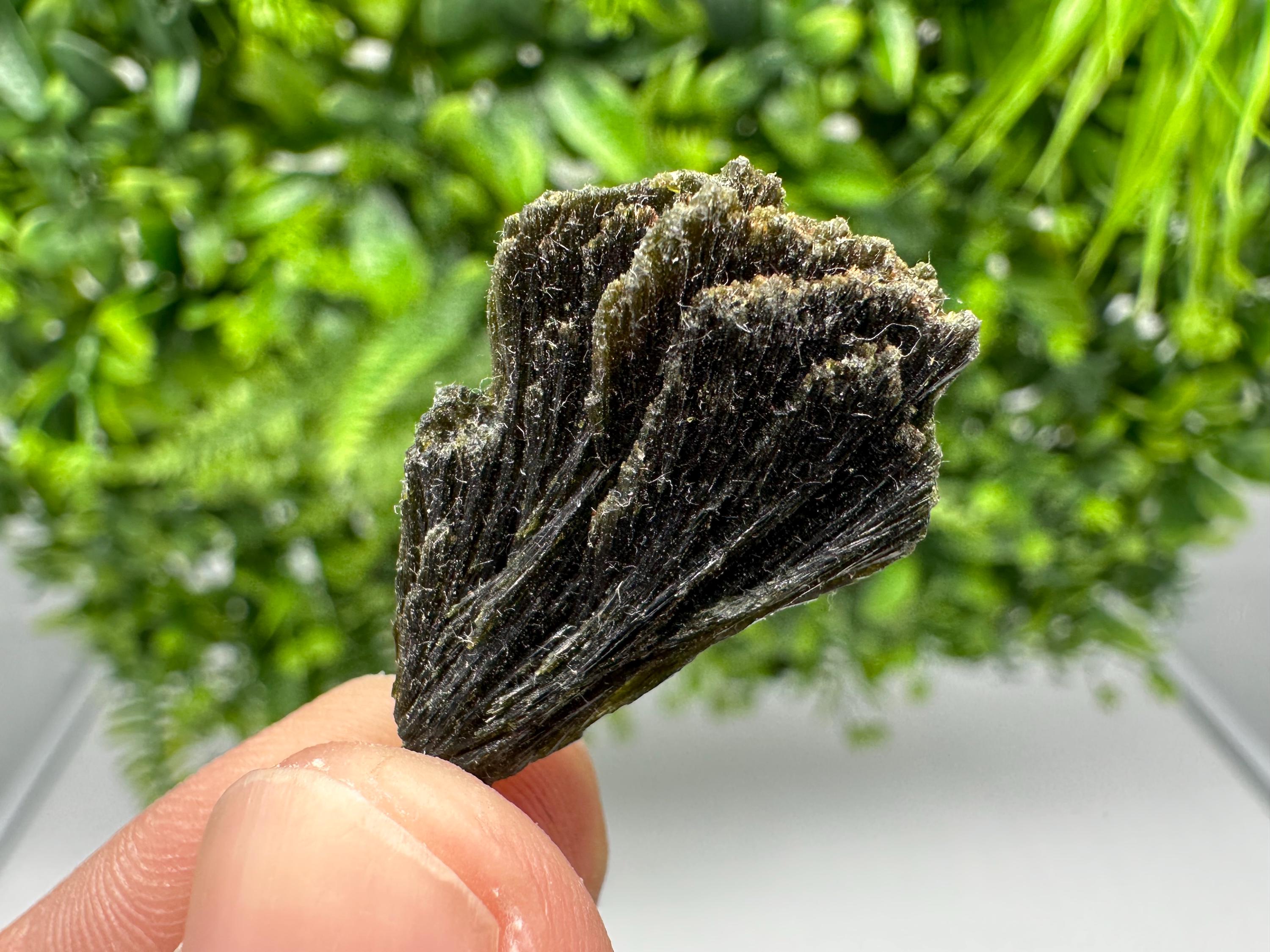 Rare Green Epidote whit Barite From Morocco,Epidote,Mini Collections Epidote,rare mineral Specimen,green epidote,Barite,crystal,Morocco min