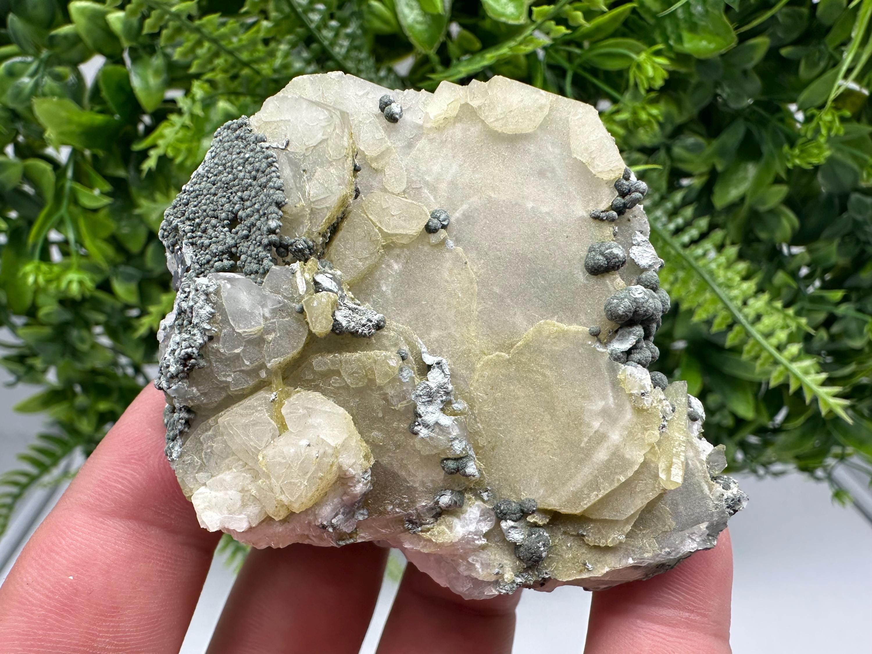 UV Mangano Calcite Cluster: Borieva Mine, Bulgaria