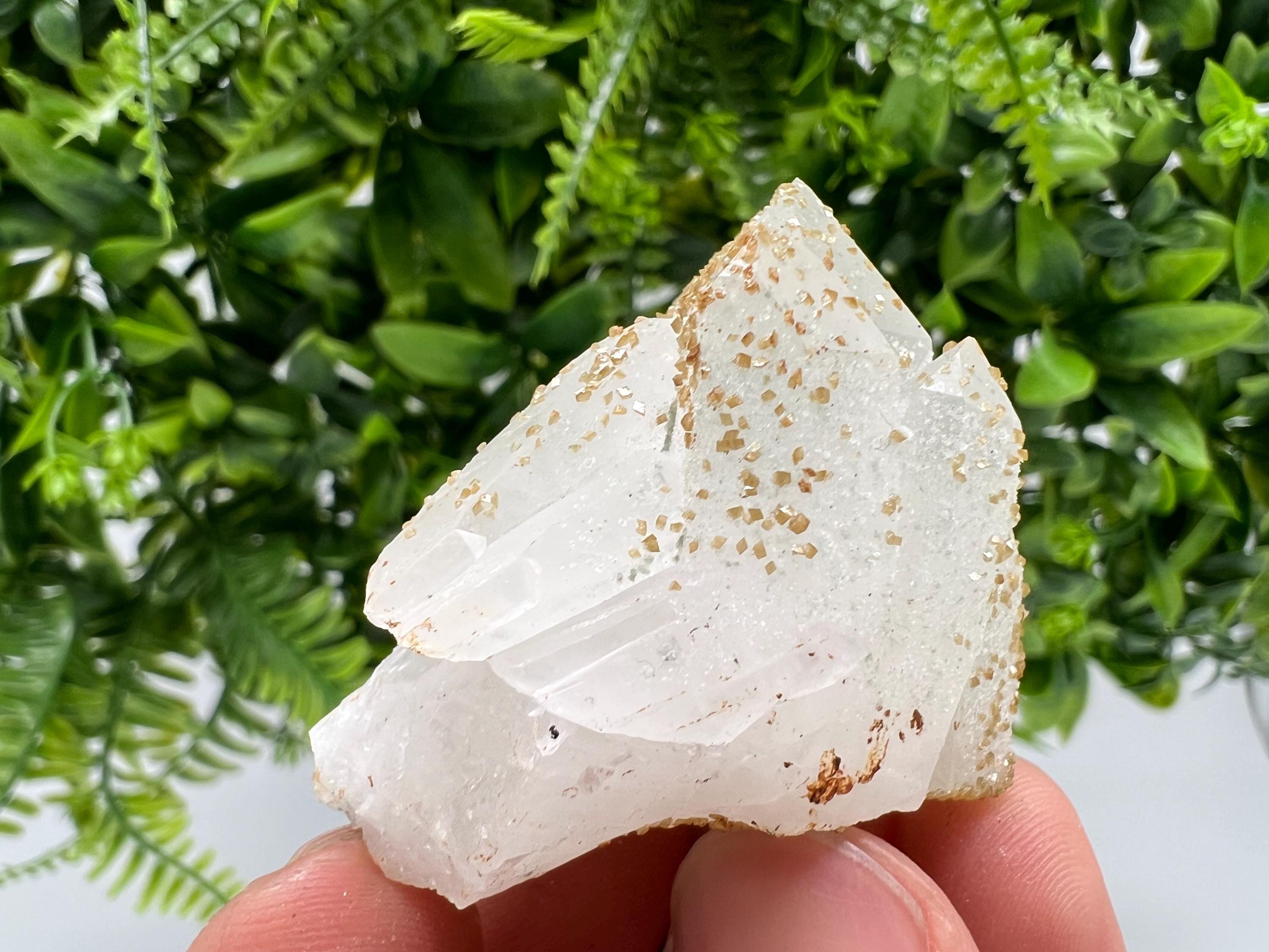 Quartz whit Brown Rhodochrosite from Djurcovo mine,Bulgaria,Quartz,Rhodochrosite cluster,natural mineral,collection crystal,mineral specimen