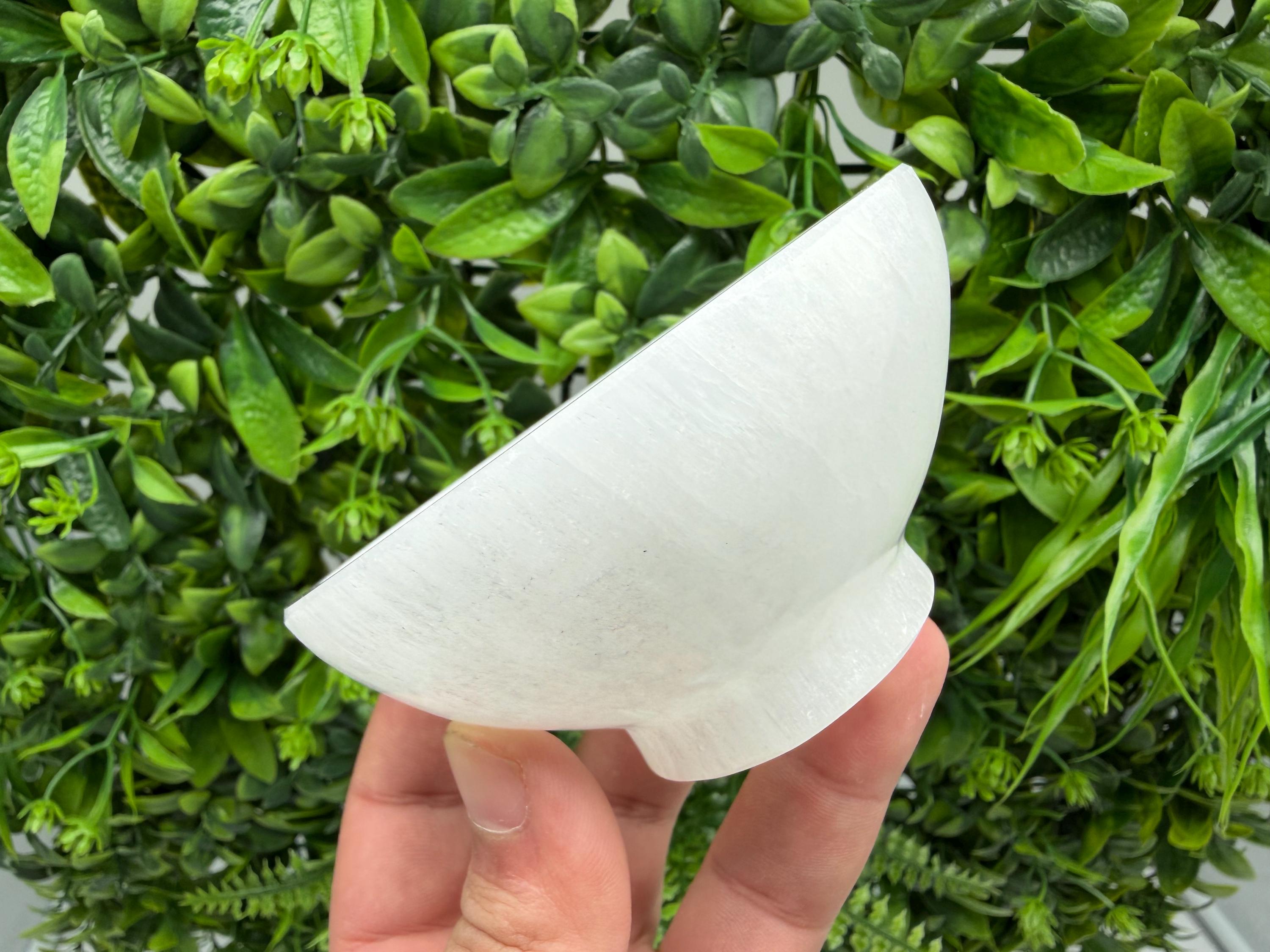 Selenite Crystal Charging Bowl – Natural Hand-Carved Cleansing Dish for Altar Decor