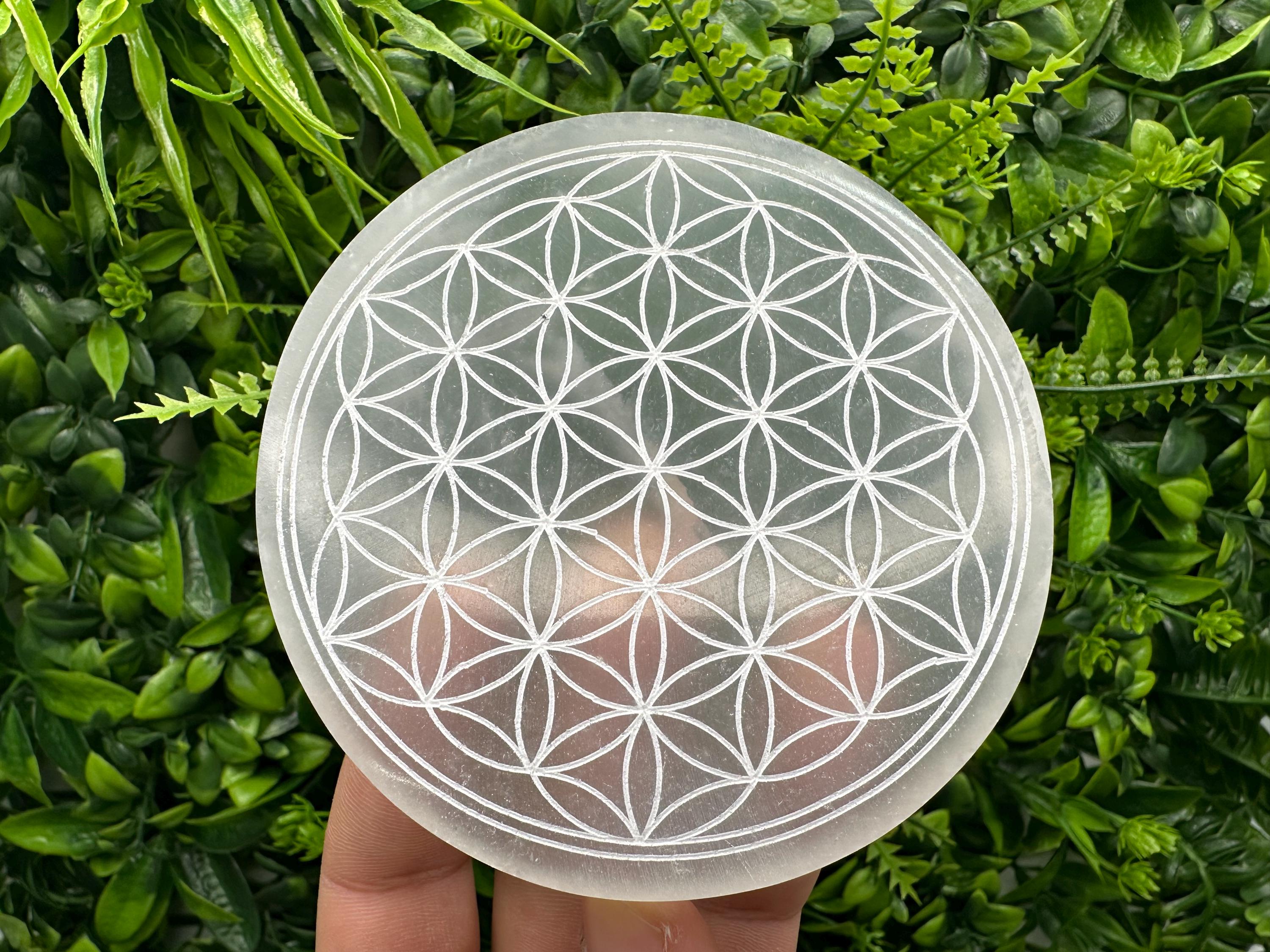 Flower of Life Selenite Plate: Crystal Recharging & Purification (10/10cm)