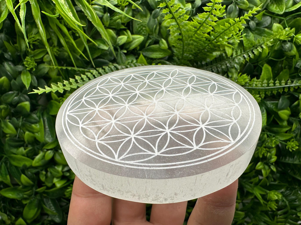 Flower of Life Selenite Plate: Crystal Recharging & Purification (10/10cm)