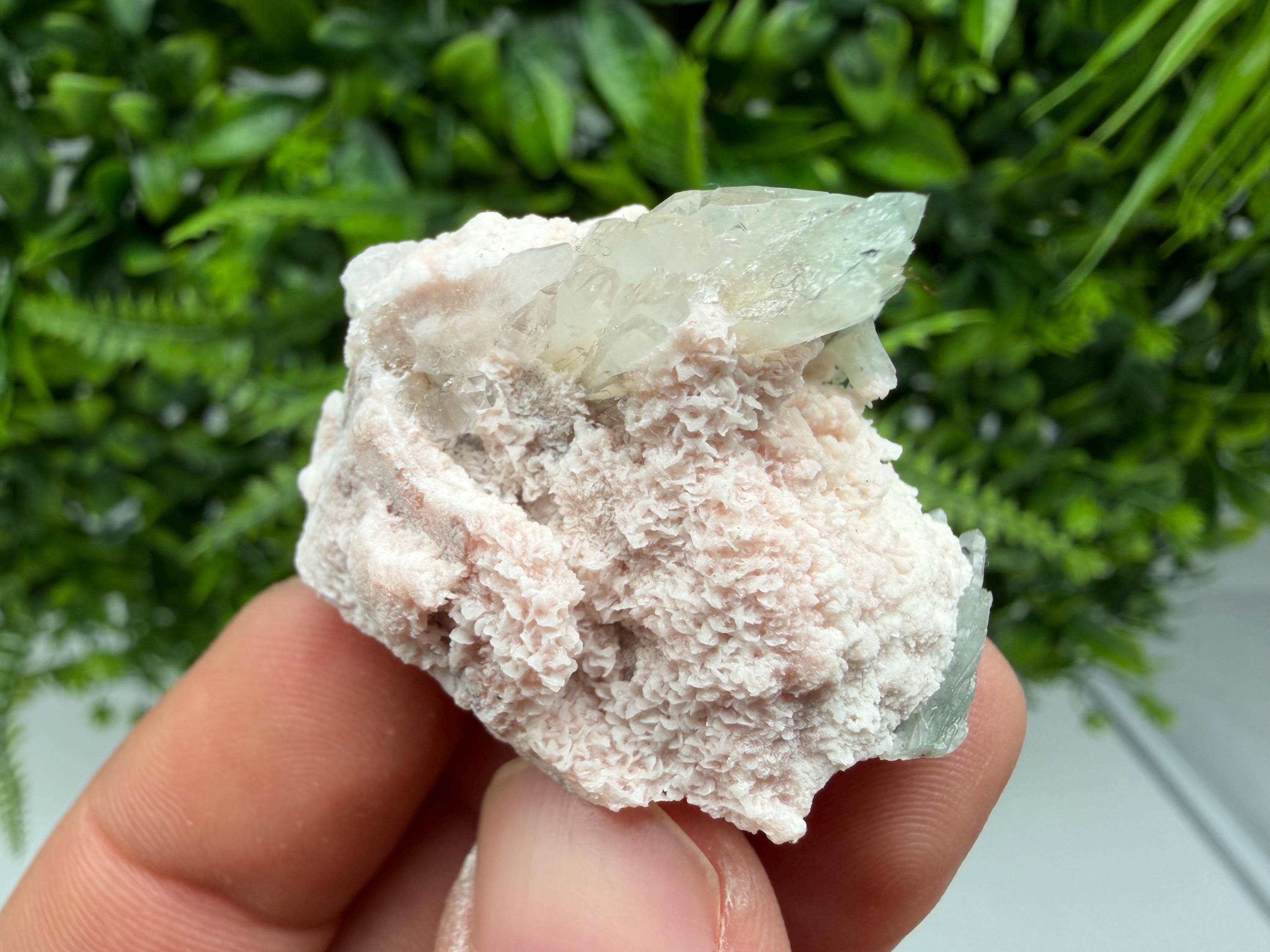 Stunning Quartz whit Chlorite on Rhodochrosite covered whit siderite natural minerals souvenir crystal home decor stone 9th September mine
