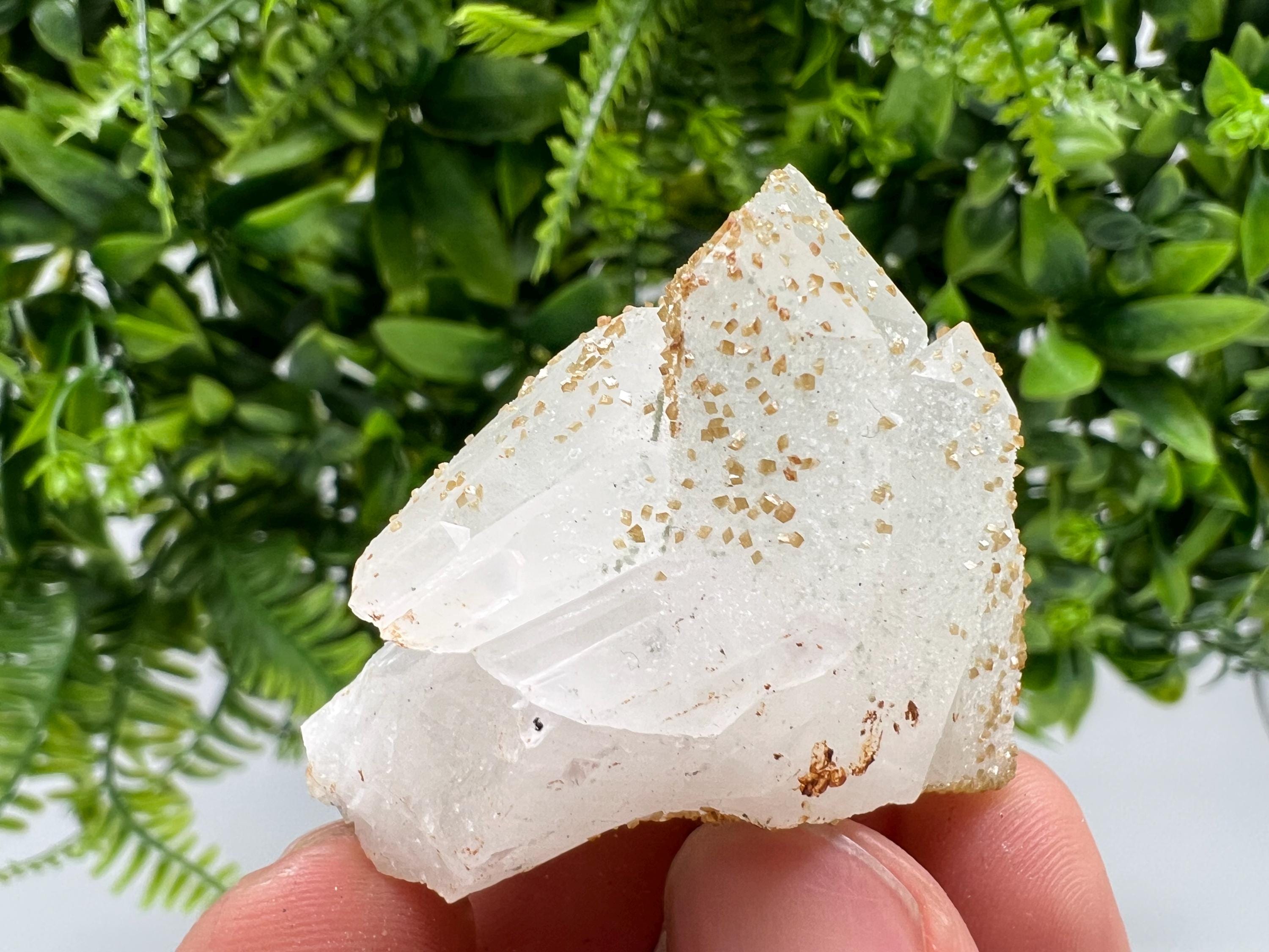 Quartz whit Brown Rhodochrosite from Djurcovo mine,Bulgaria,Quartz,Rhodochrosite cluster,natural mineral,collection crystal,mineral specimen
