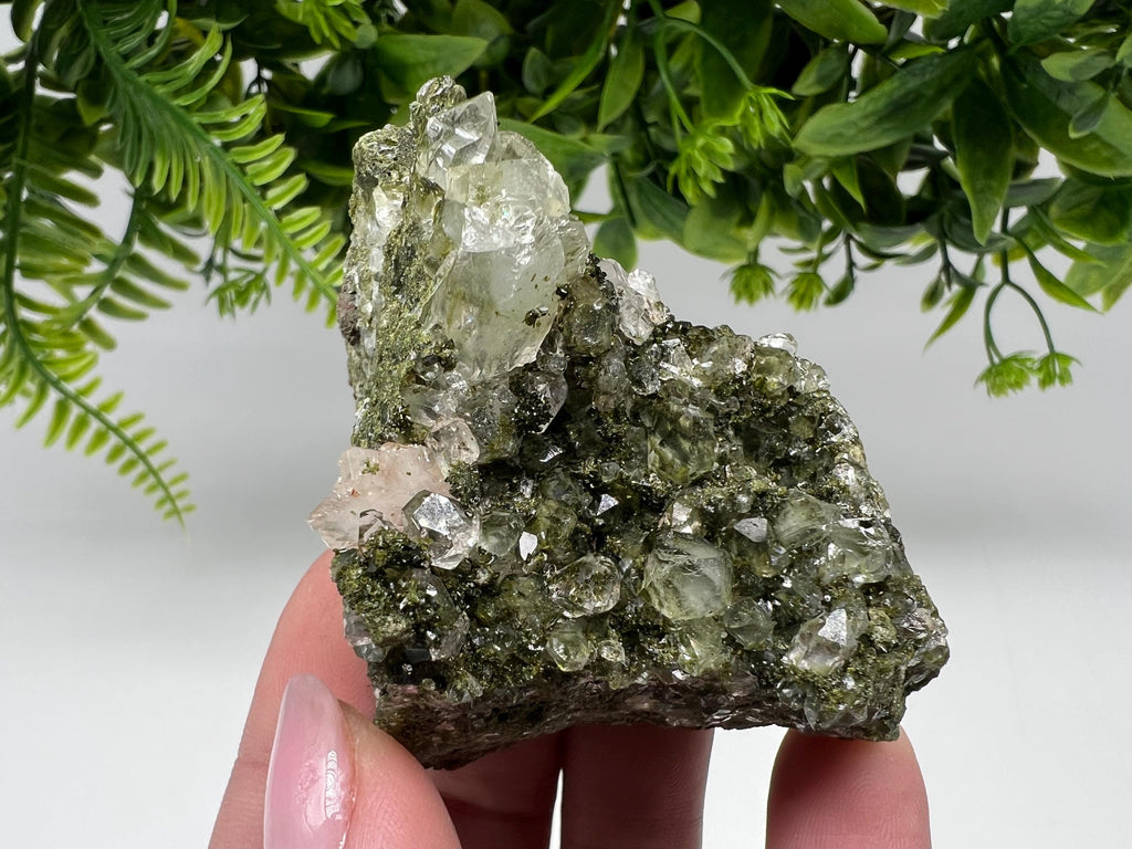 Stunning,Epidote with Quartz from Hakkari Turkey,Rainbow EPIDOTE,Mineral,Collection,Collection’s,GIFT,Epidote Crystal,Epidote from Turkey