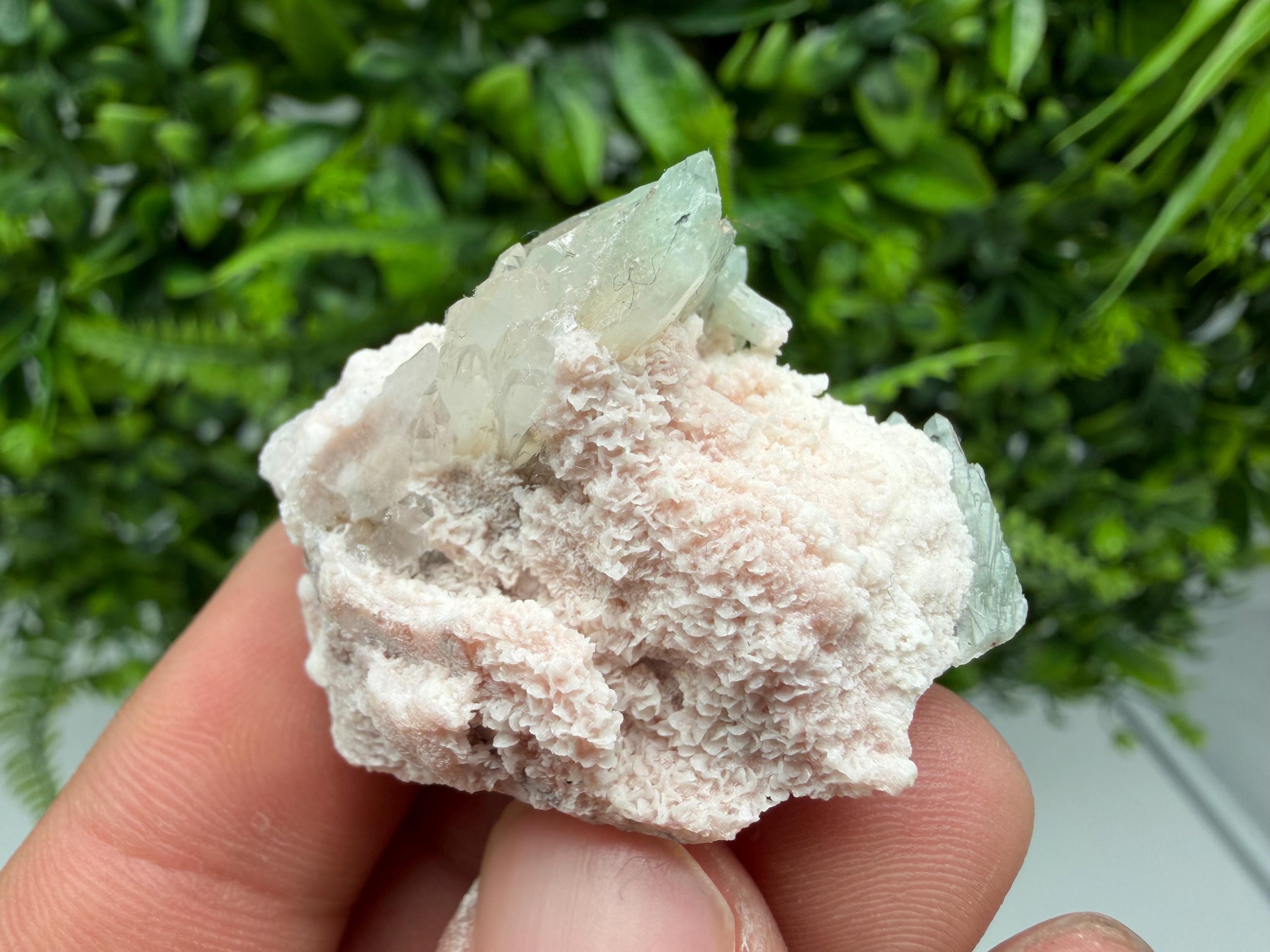 Stunning Quartz whit Chlorite on Rhodochrosite covered whit siderite natural minerals souvenir crystal home decor stone 9th September mine