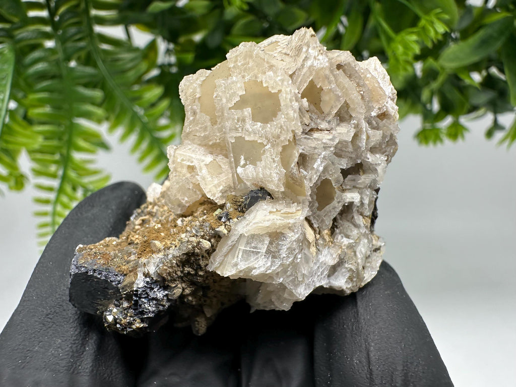 Calcite on Quartz,Chlorite from Borieva mine,Madan,Bulgaria,mineral specimen,collected crystal,geological minerals,collecting crystal