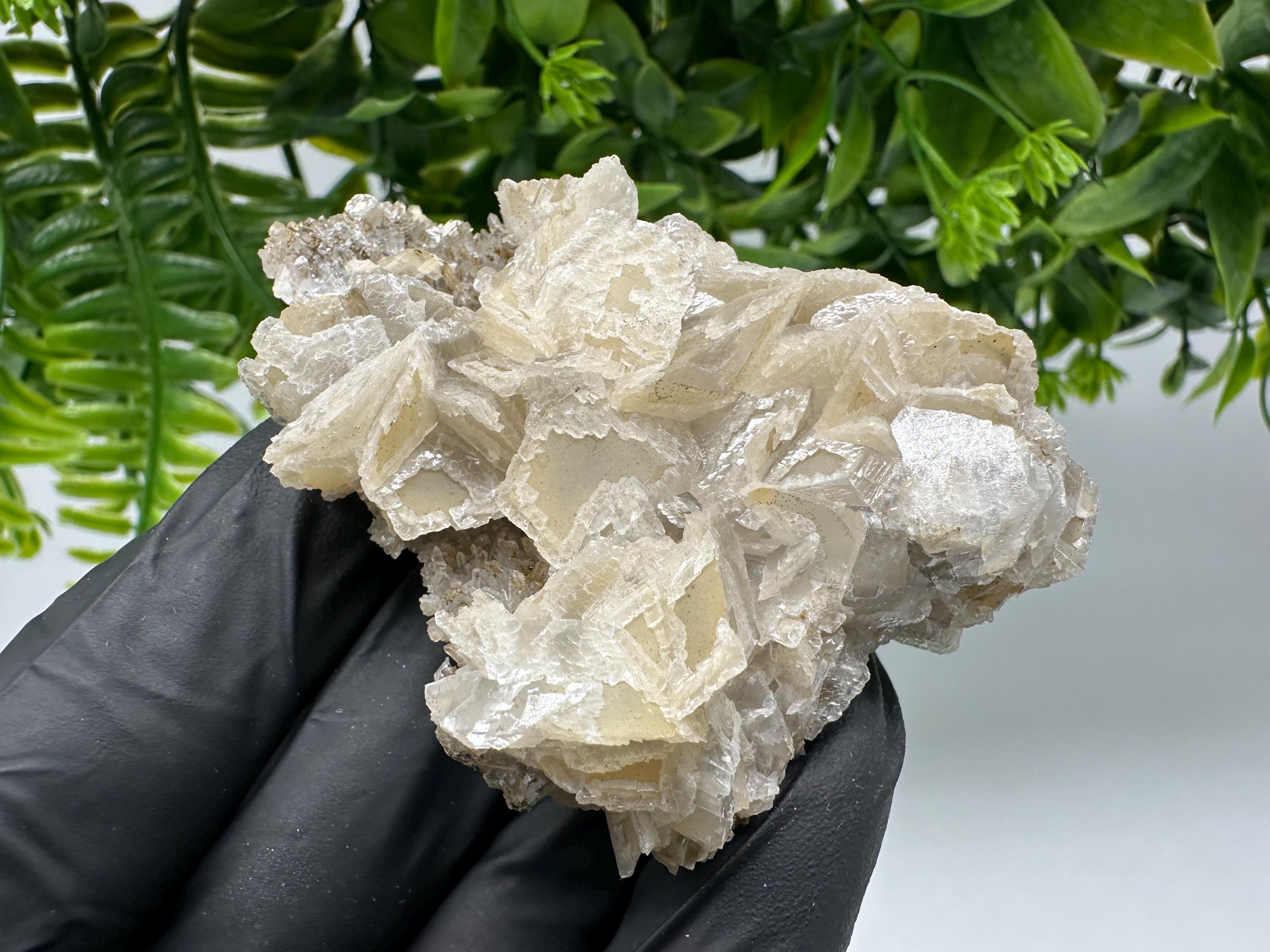 Calcite on Quartz,Chlorite from Borieva mine,Madan,Bulgaria,mineral specimen,collected crystal,geological minerals,collecting crystal