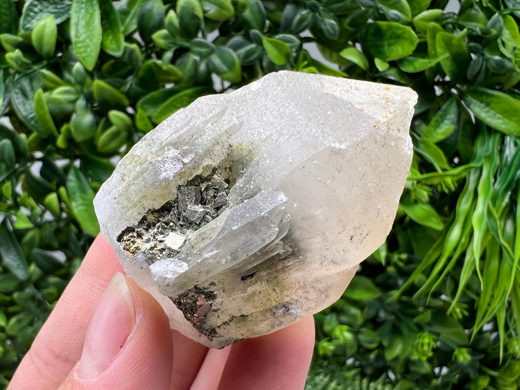 Quartz whit Brown Rhodochrosite from Djurcovo mine,Bulgaria,Quartz,Rhodochrosite cluster,natural mineral,collection crystal,mineral specimen