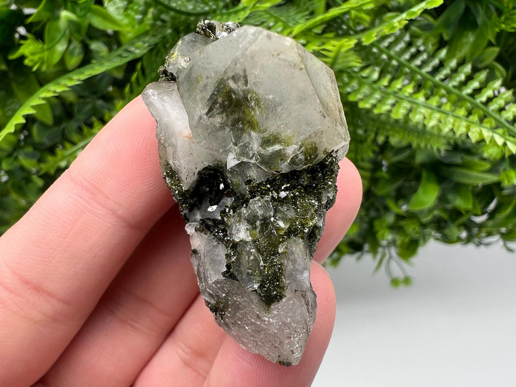 Stunning,Epidote with Quartz from Hakkari Turkey,Rainbow EPIDOTE,Mineral,Collection,Collection’s,GIFT,Epidote Crystal,Epidote from Turkey