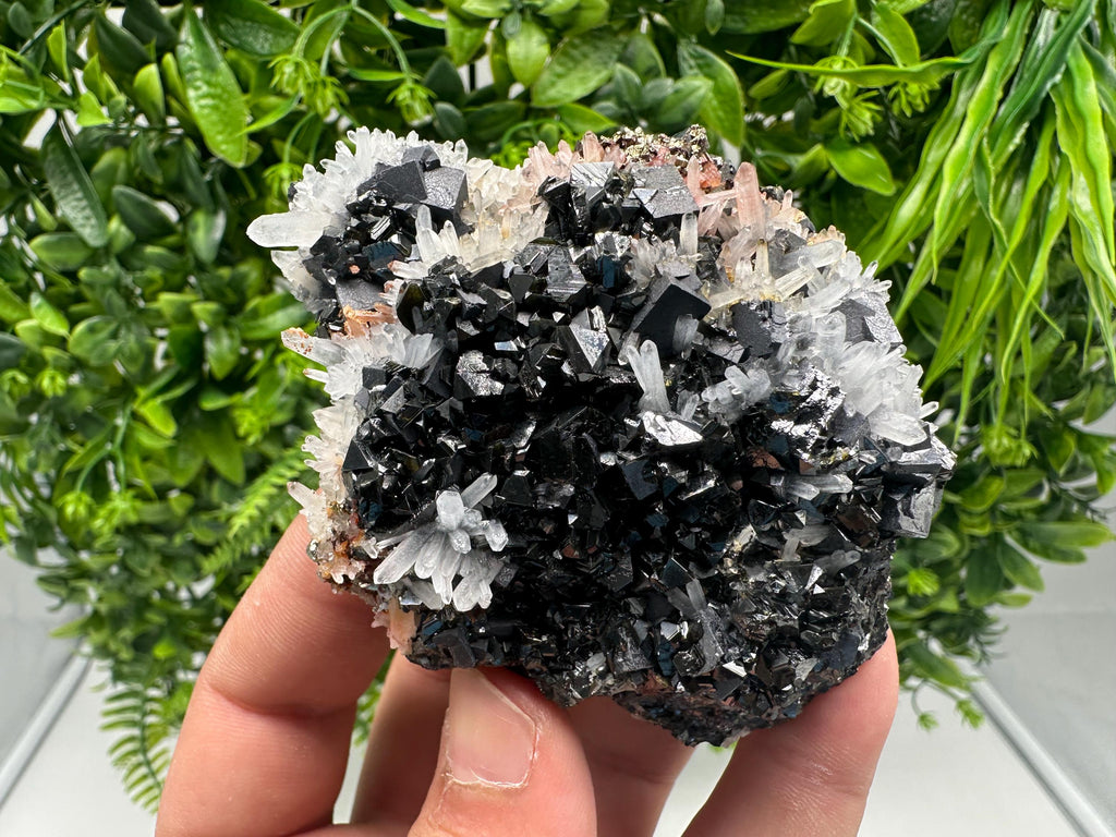 Wonderful Quartz whit Black Sphalerite natural,mineral,souvenirs,crystal,home decor stone,collection Quartz cluster Krushev dol Bulgaria